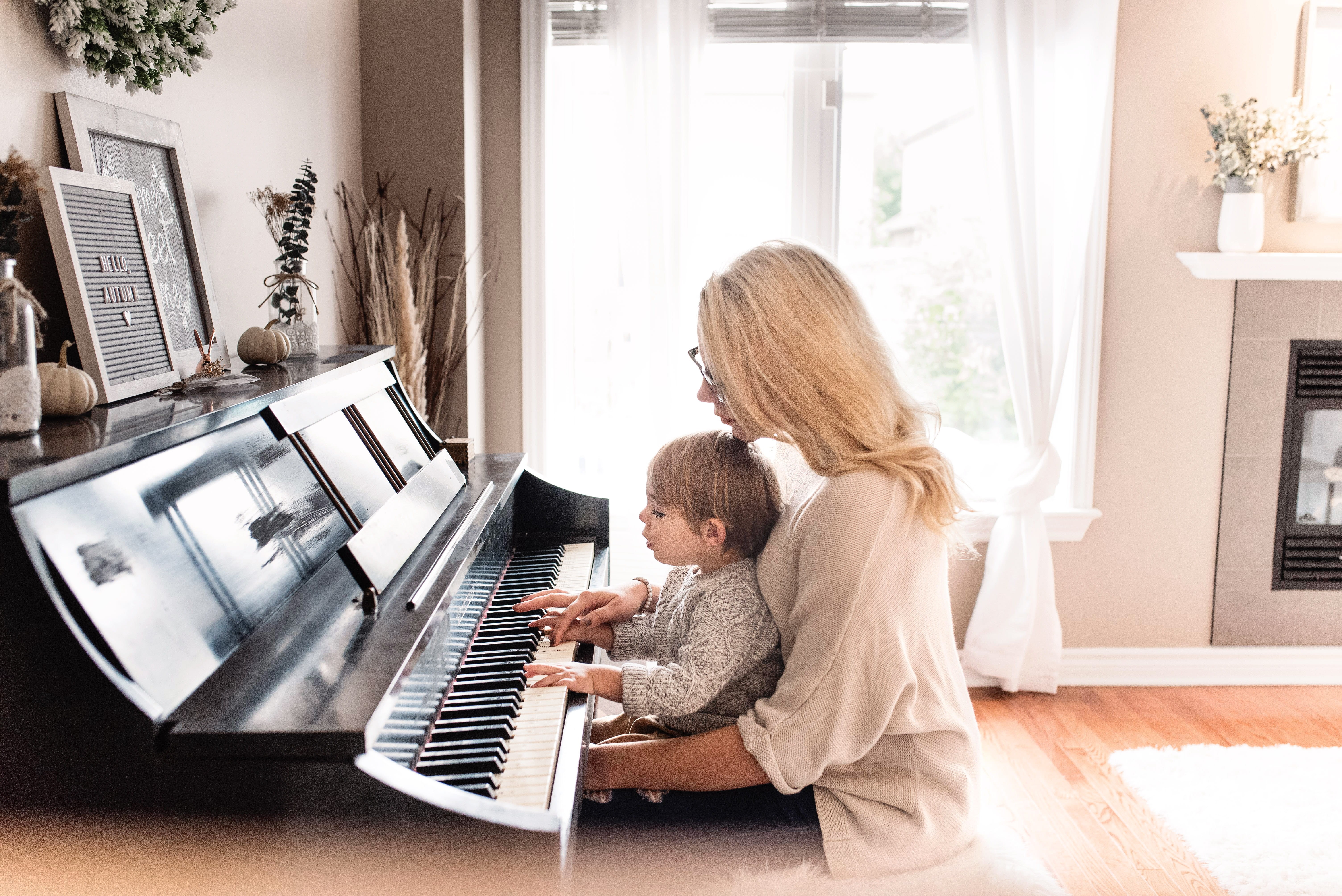 family, vase, childhood, flooring, family with one child, keyboard, person, conifer, jar, musical instrument, togetherness, music, living room, plant, piano, HD Wallpaper