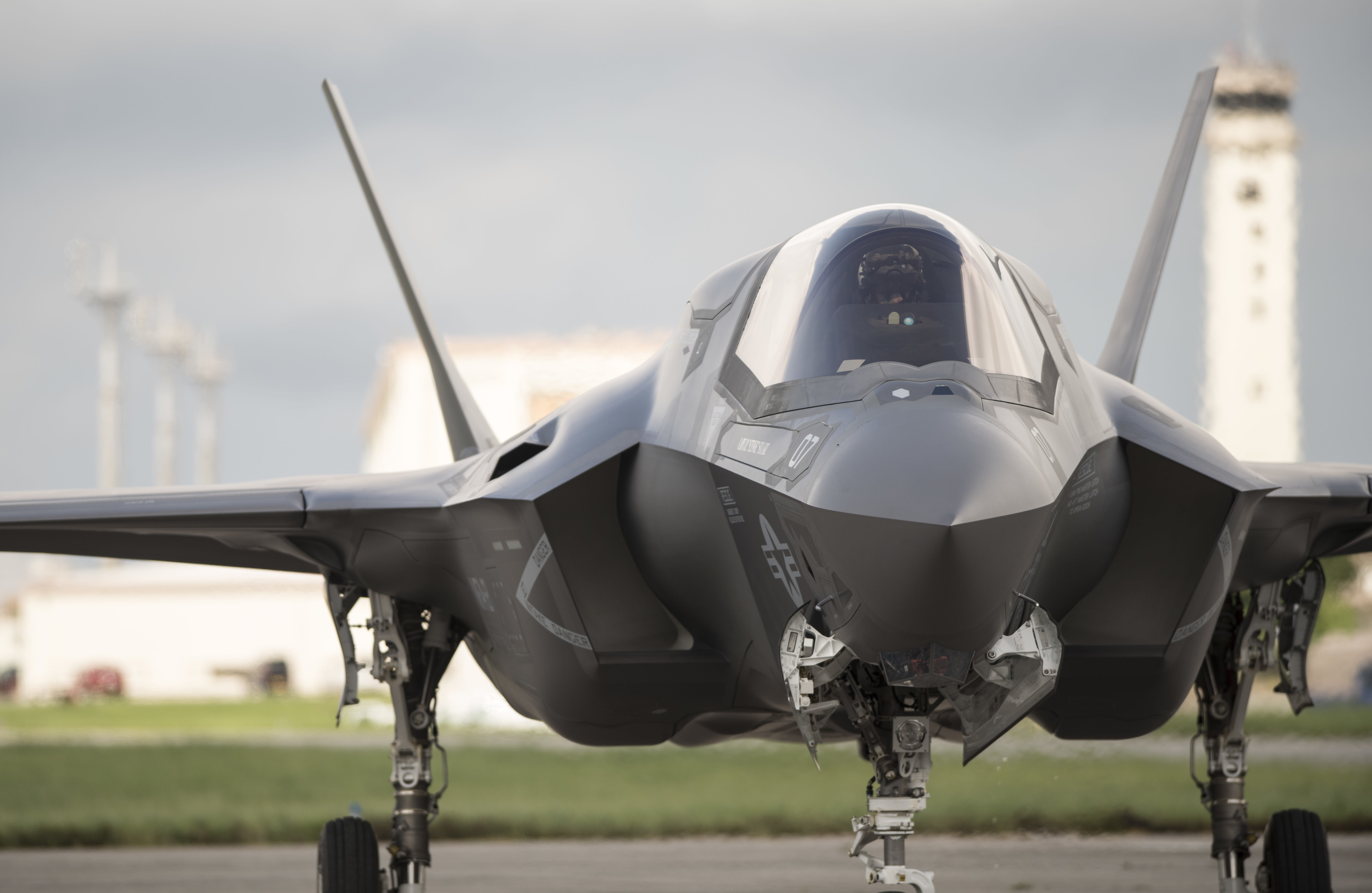 day, front view, air force, travel, airport Runway, no people, Us Marines, transportation, air Vehicle, Jet, landing - Touching Down, airport, mode of Transport, HD Wallpaper
