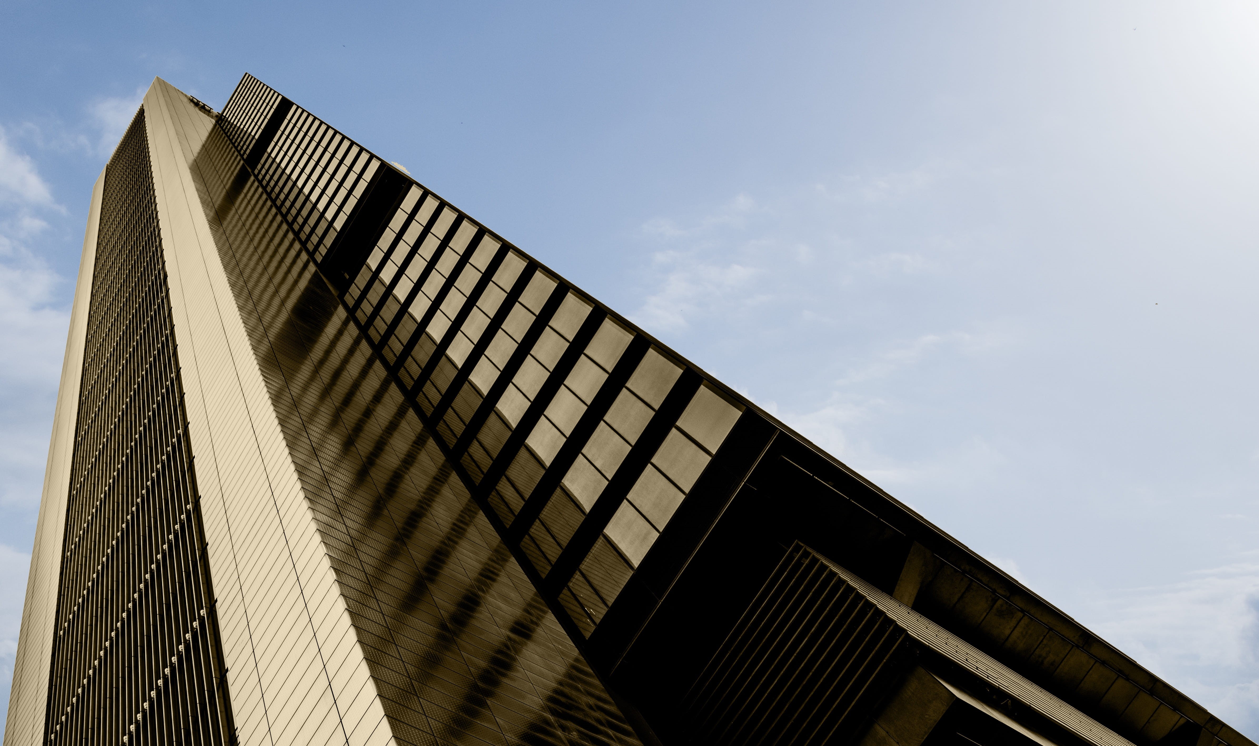 work, tall - High, light, built Structure, Gold, downtown District, modern, architecture And Buildings, blue, sunlight, place of work, day, glass - Material, HD Wallpaper