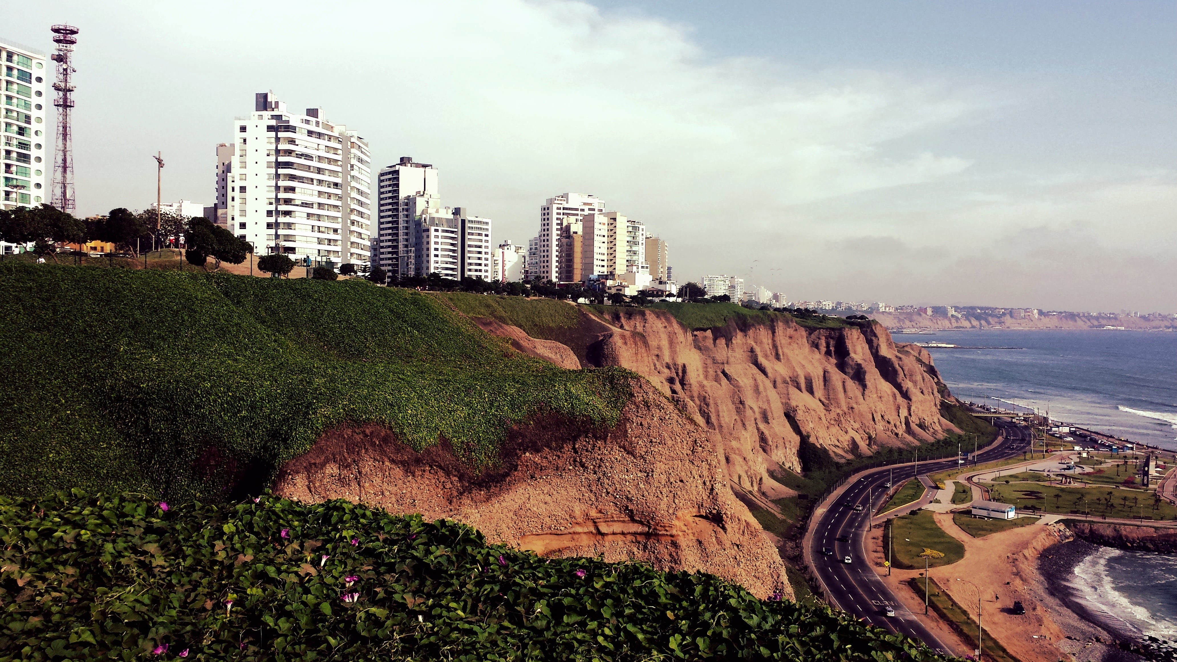 daytime, day, seashore, beach, no people, cityscape, buildings, sky, cliff, tree, plant, 4K, outdoors, white, miraflores, nature, coastline, land, rise, HD Wallpaper