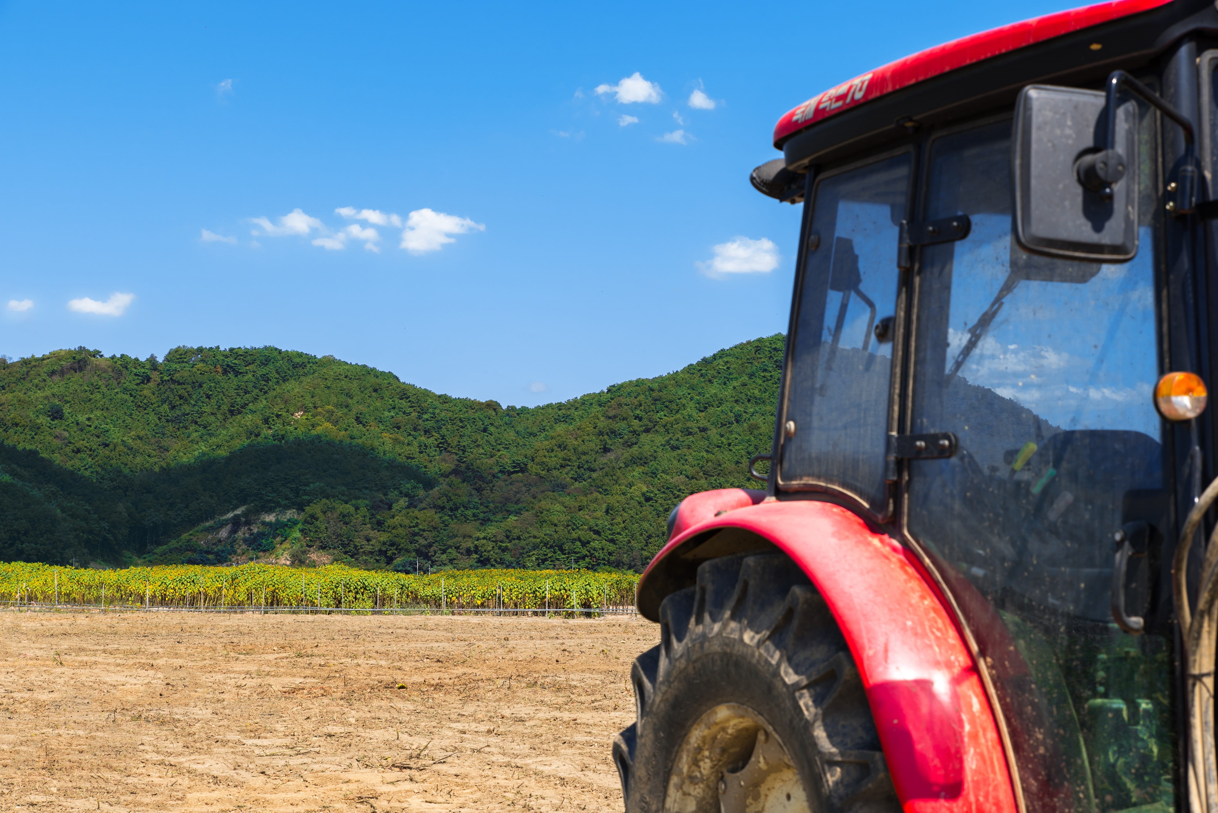 tractor, glass, farming, blue sky, mountain, tourism, mode of transportation, wheel, sky, fair, day, land, side miller, landscape, tree, land vehicle, festival, HD Wallpaper