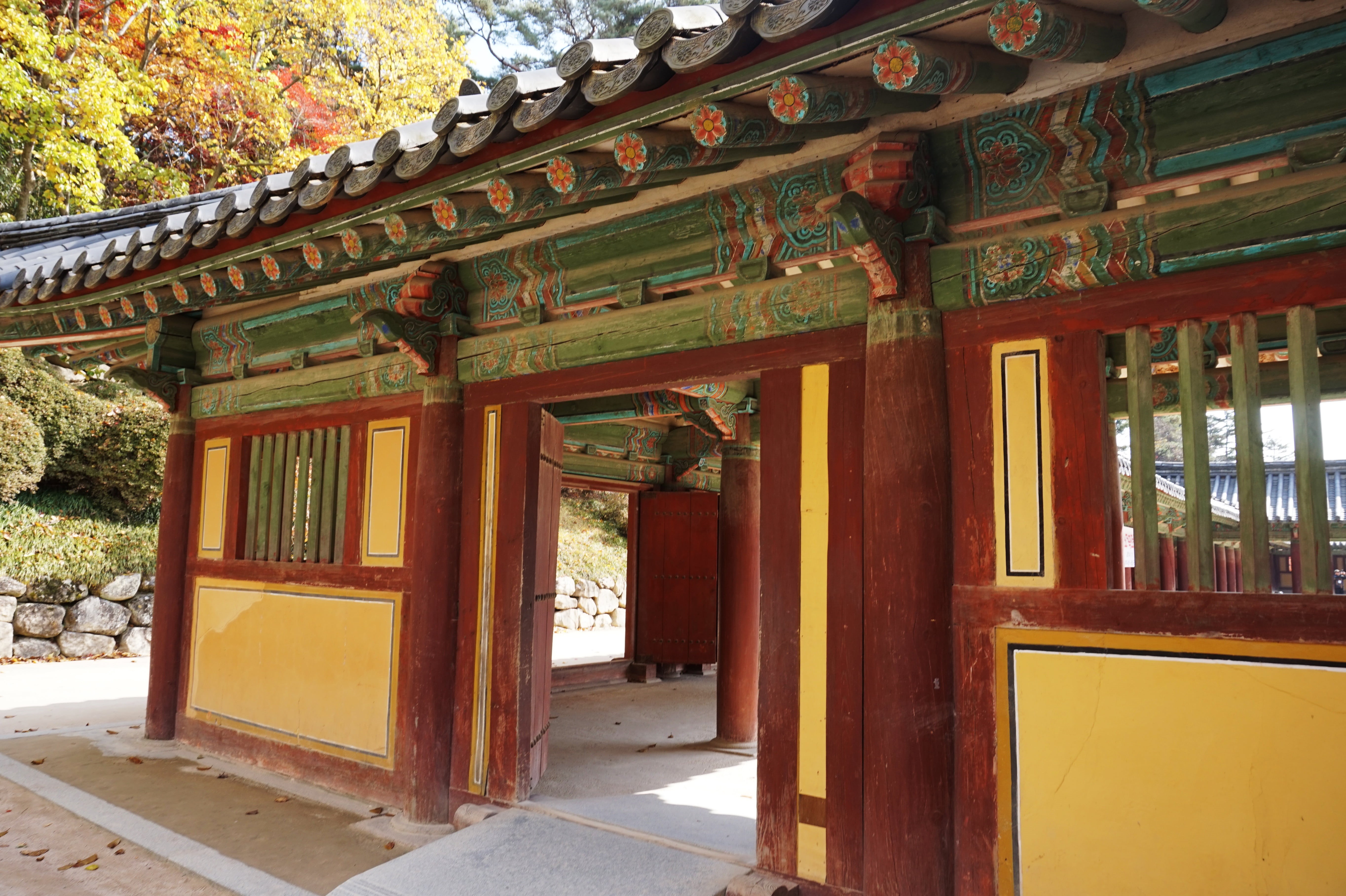 sunlight, palace, the past, buddha, no people, roof tile, east Asian Culture, traditional temples, temple, racing, gate, 5K, cultures, south korea section, HD Wallpaper