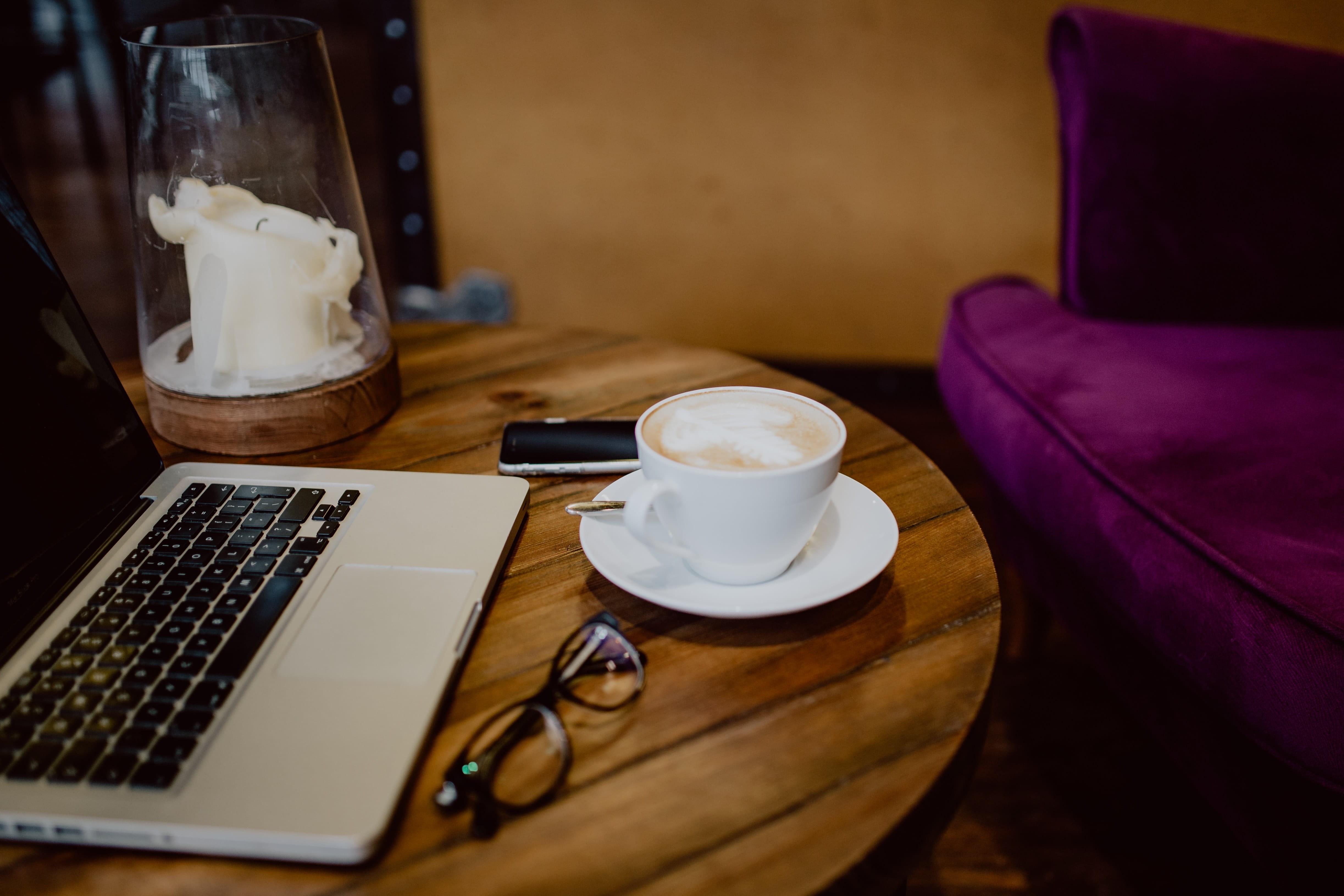 restaurant, connection, tea cup, communication, late, drinking glass, 4K, wood - material, crockery, interior, furniture, wireless technology, tech, no people, HD Wallpaper