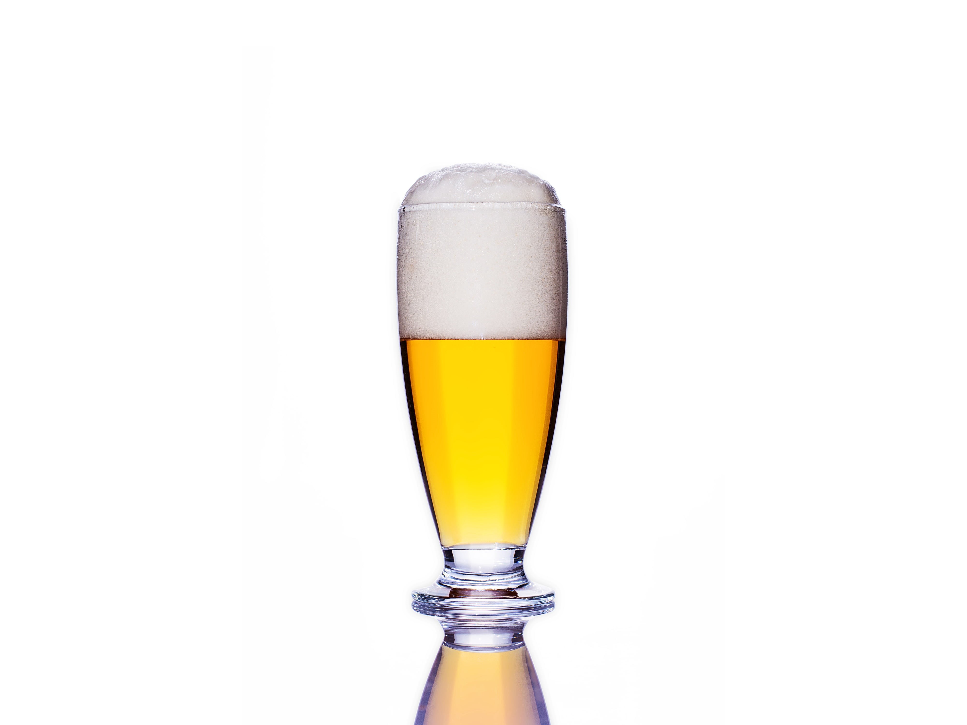 pint glass, studio shot, frothy drink, alcohol, 4K, party, lager, no people, alcoholic, drinking glass, beer glass, indoors, beer, food and drink, close-up, HD Wallpaper