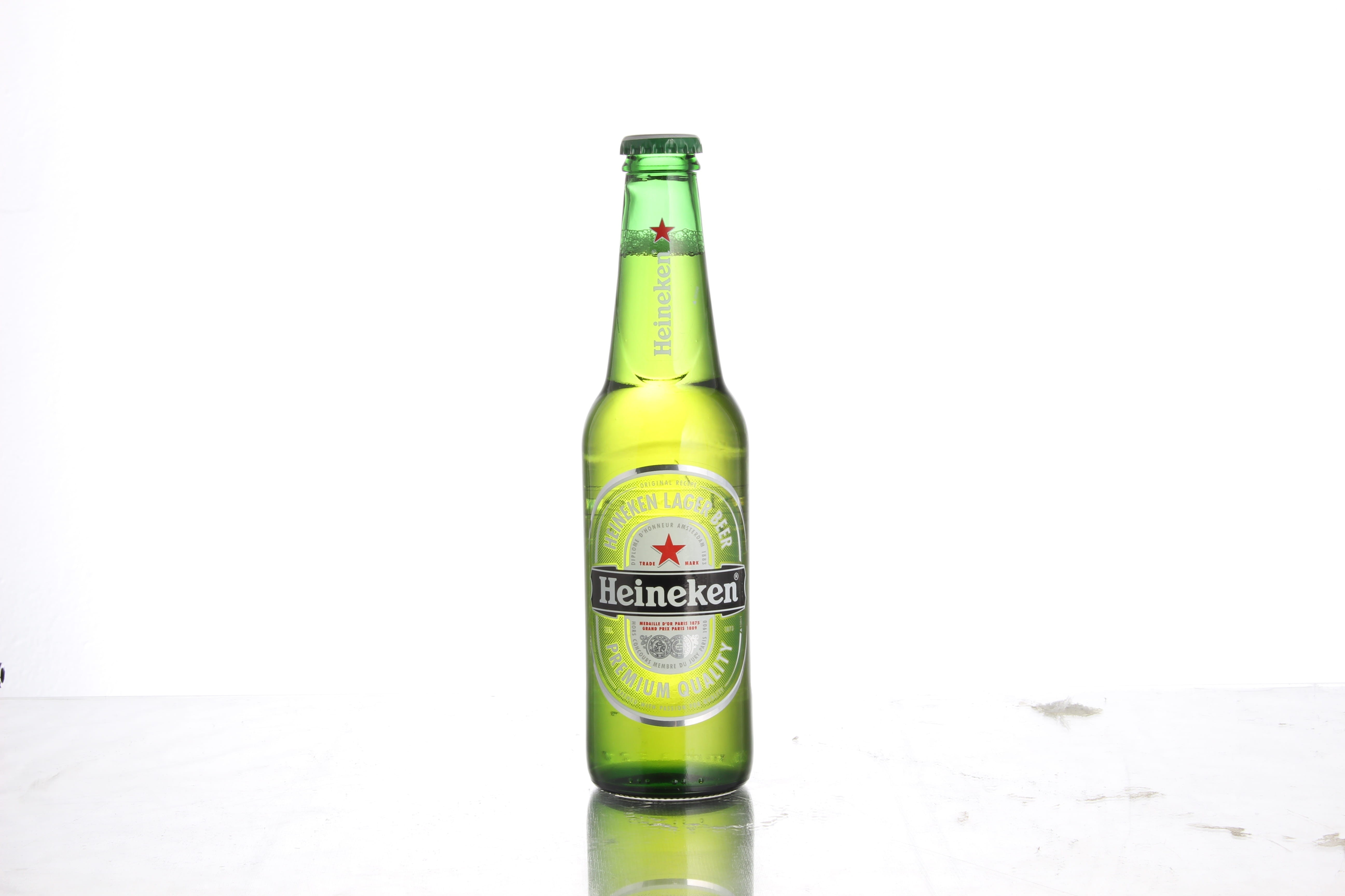 single object, nature, heine scan, glass - material, alcohol, container, 5K, liquor, table, bottle beer, indoors, Beer, no people, white background, green color, HD Wallpaper