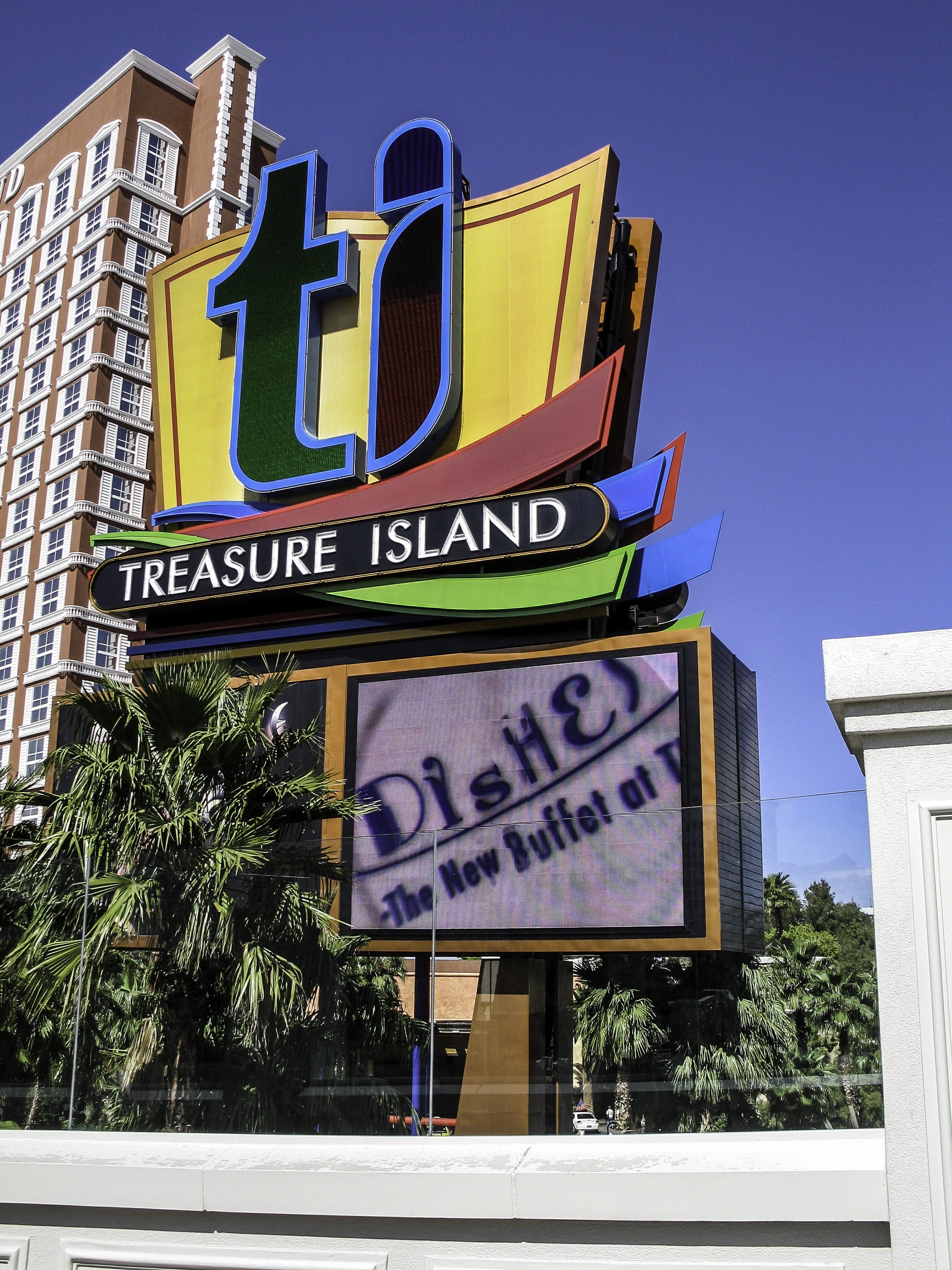 sign, clear sky, city, treasure island, vegas, hotel, nevada, 2K, arts culture and entertainment, las, Las Vegas, famous Place, day, sky, Treasure Island Hotel and Casino, Phone HD Wallpaper