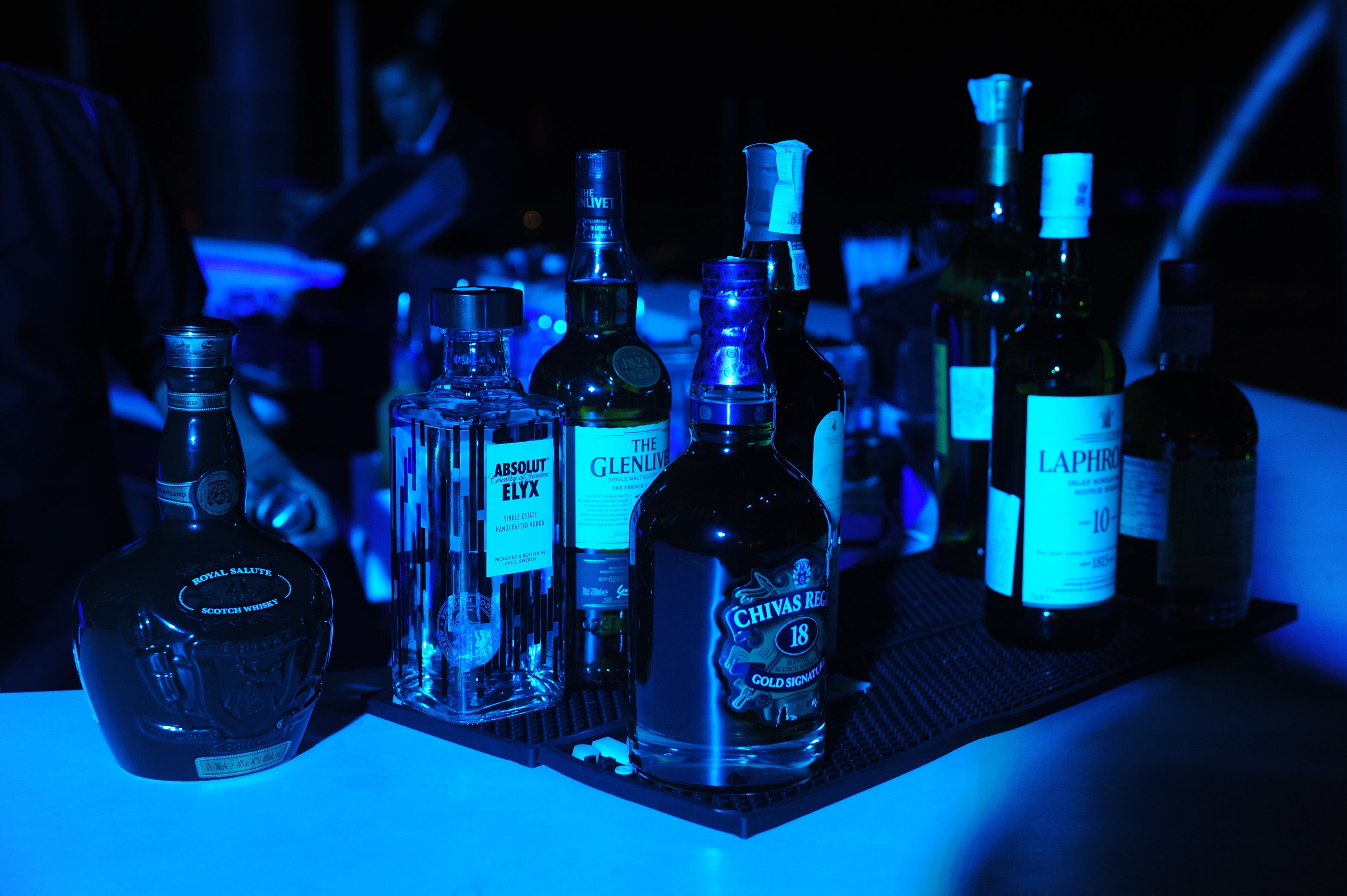 bottle, alcoholic, cocktail, group of objects, wine, bottles, food and drink, no people, 4K, science, glass, dark, beverage, bar, alcohol, still life, HD Wallpaper