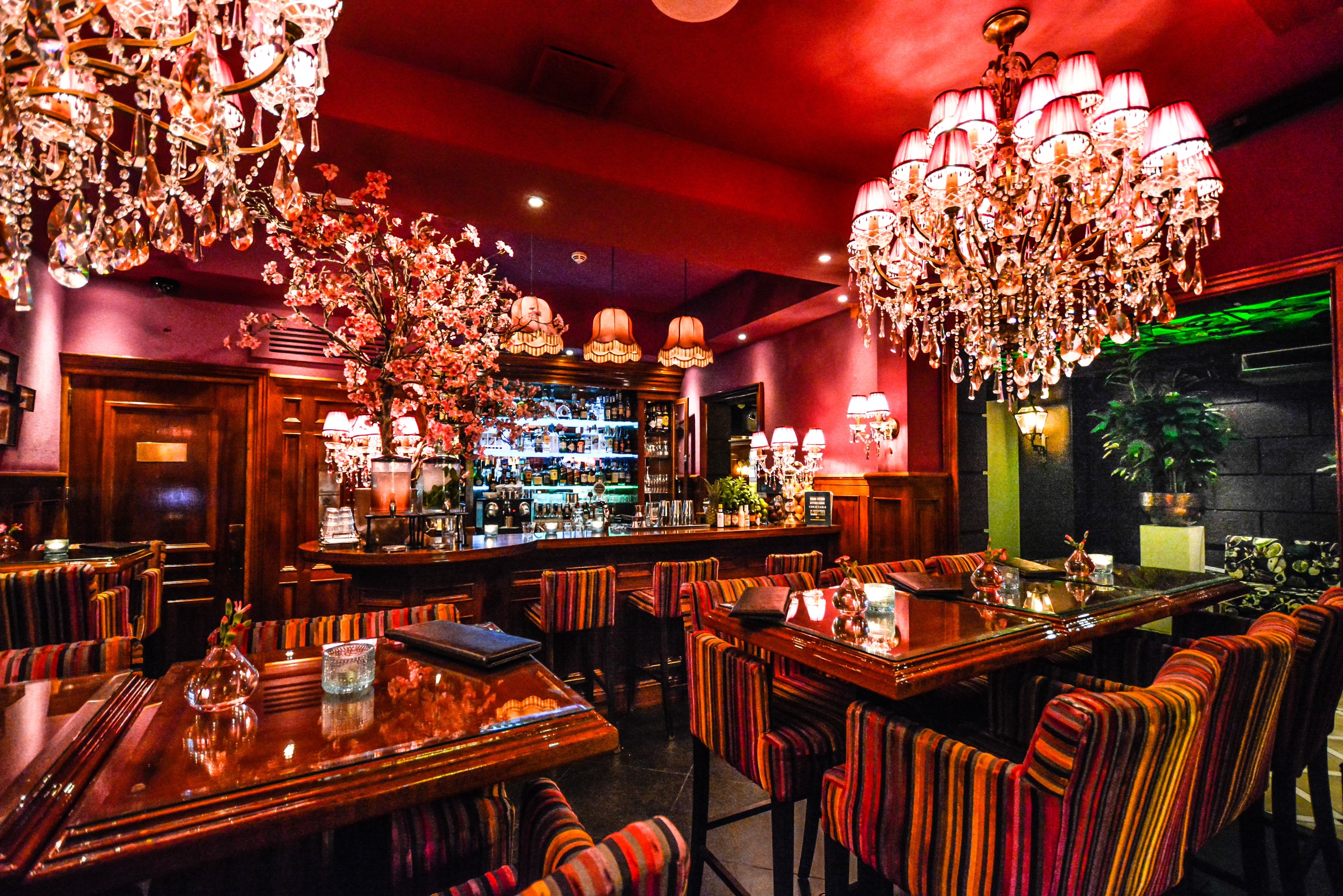 illuminated, 4K, food and drink industry, architecture, interior, glass, ceiling, furniture, bar - drink establishment, arrangement, elegance, coffee, HD Wallpaper