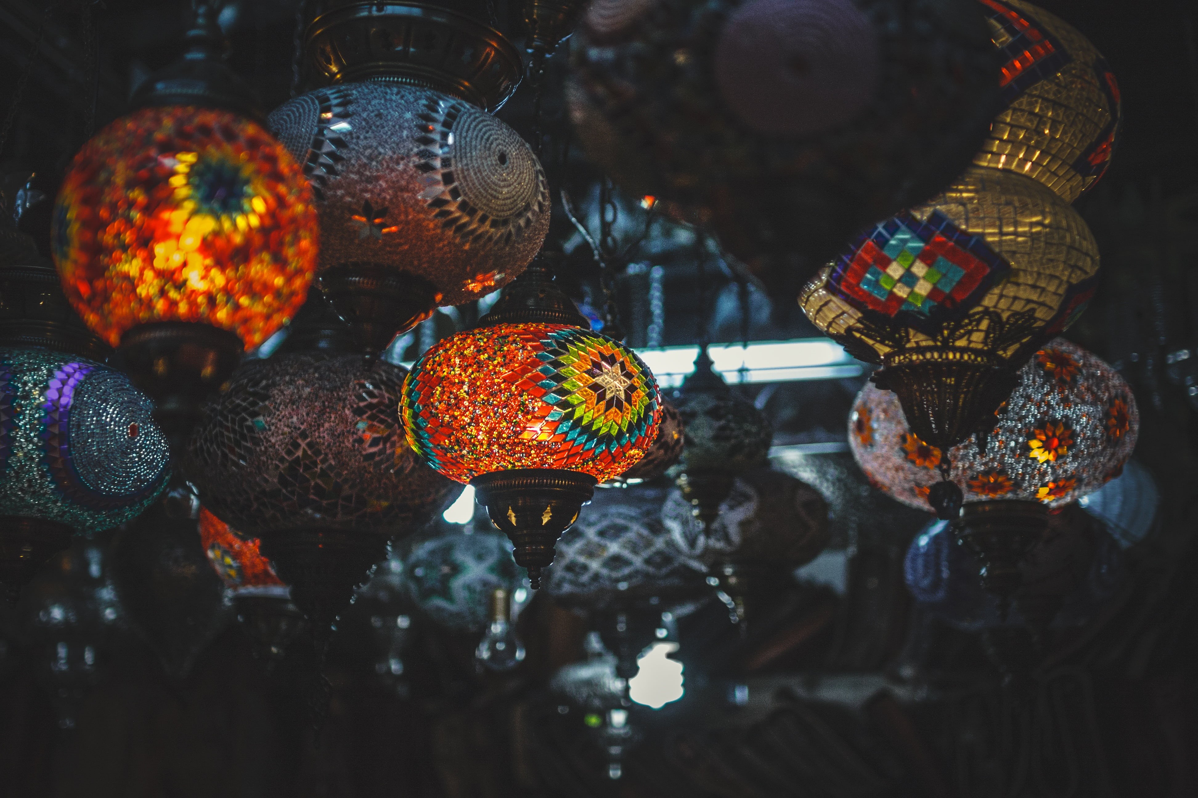 illuminated, pattern, light, india, close-up, focus, low angle view, lamp, for sale, selective focus, electric lamp, store, celebration, stained, lamps, HD Wallpaper