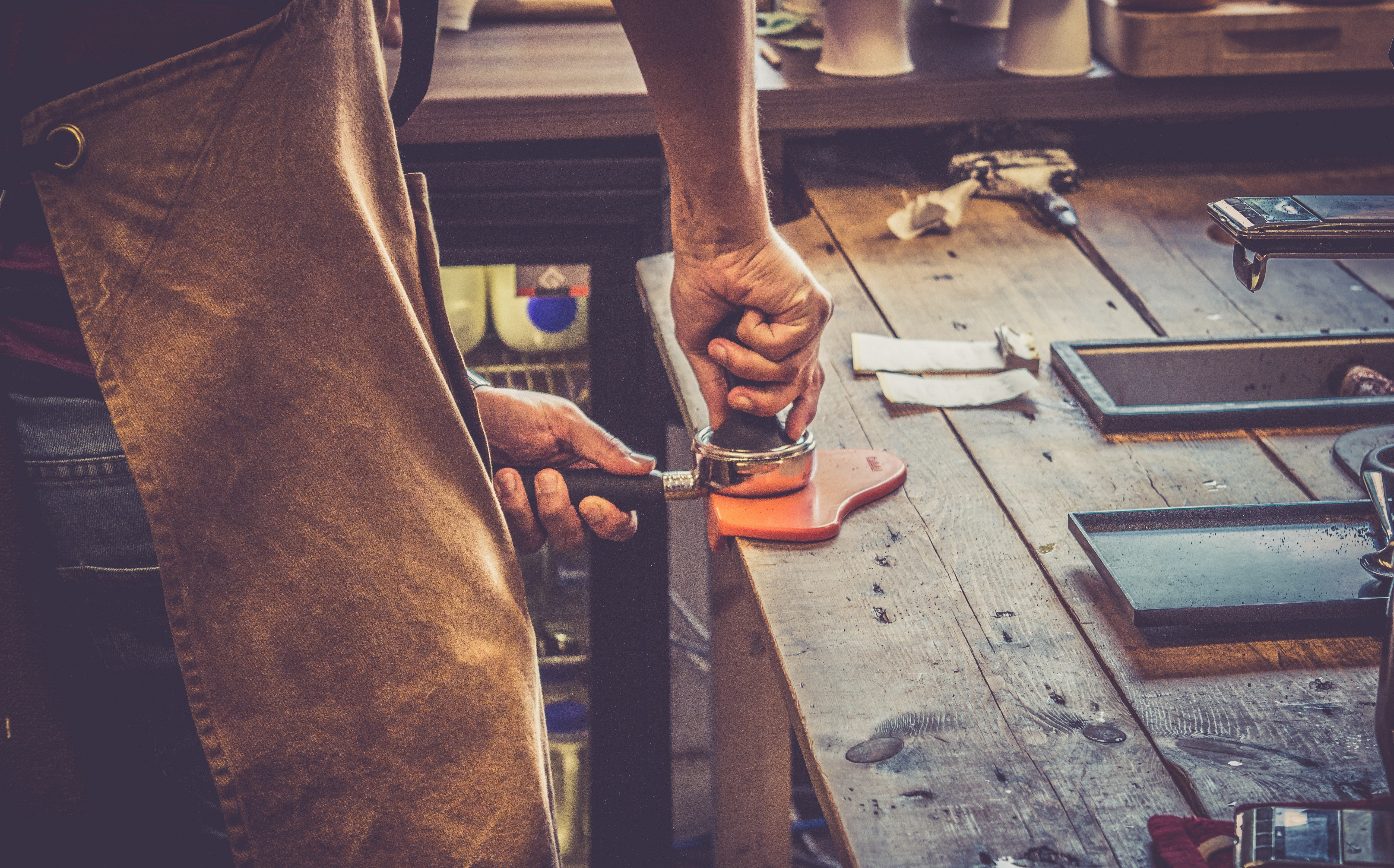 baristum, bean, tamp, working, table, holding, apron, barista, cafe, gray, orange, indoors, skill, workshop, tool, mechanic, restaurant, drink, person, HD Wallpaper