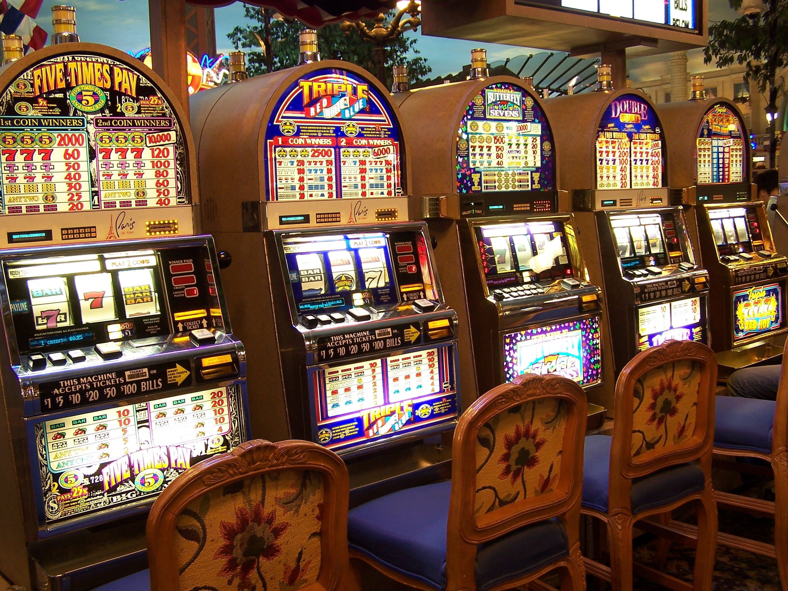machines, Casino, Gambling, indoors, no people, communication, las, arts culture and entertainment, 2K, large group of objects, text, lifestyles, vegas, HD Wallpaper