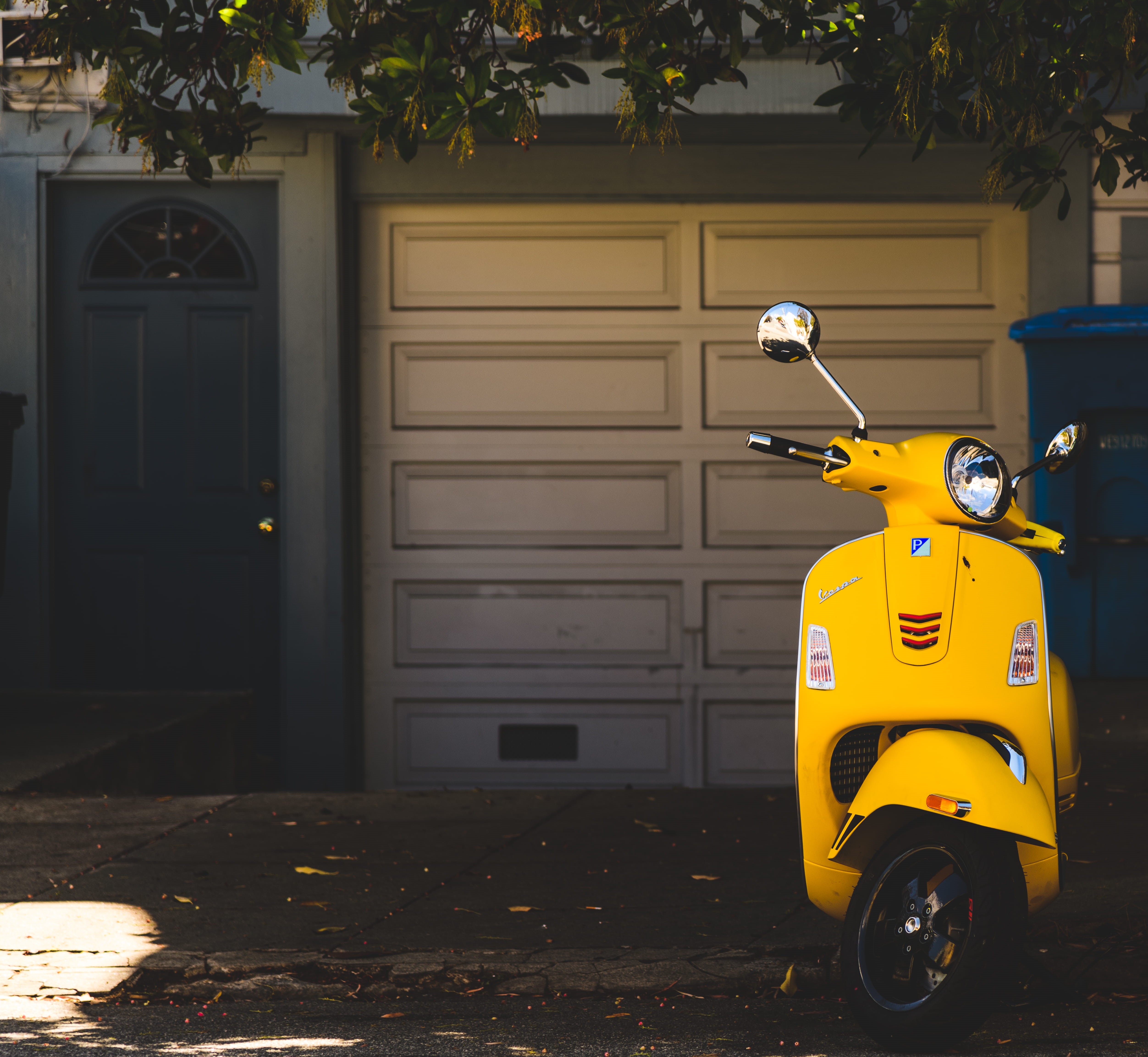 sanfrancisco, moped, motorcycle, building, parked, motor Scooter, italy, classic, 4K, garage, cultures, home, near, italian Culture, no People, europe, HD Wallpaper