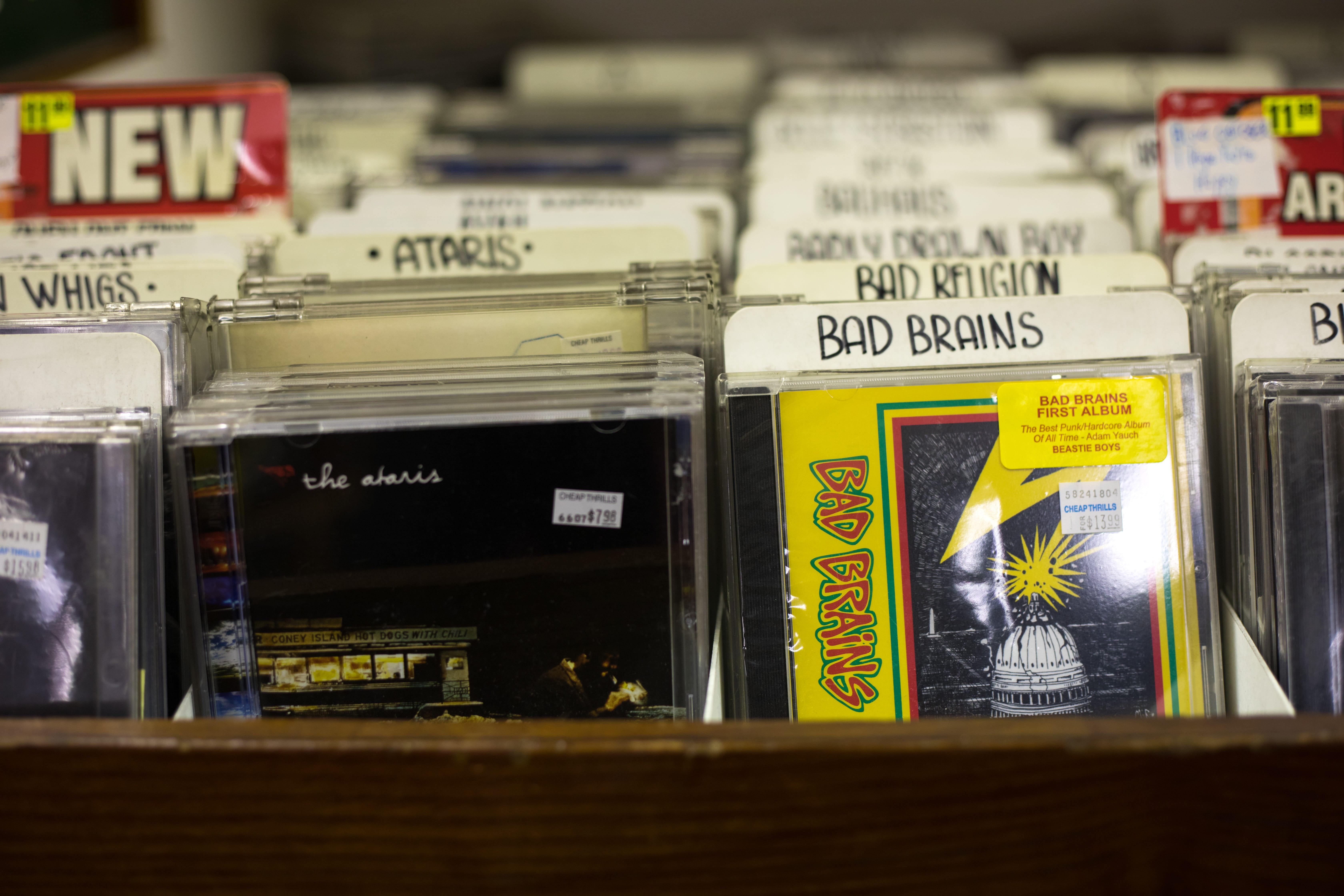 business, yellow, faded, lot, title, shelf, audio, choice, communication, retail, large group of objects, label, close-up, music, music collection, 5K, HD Wallpaper
