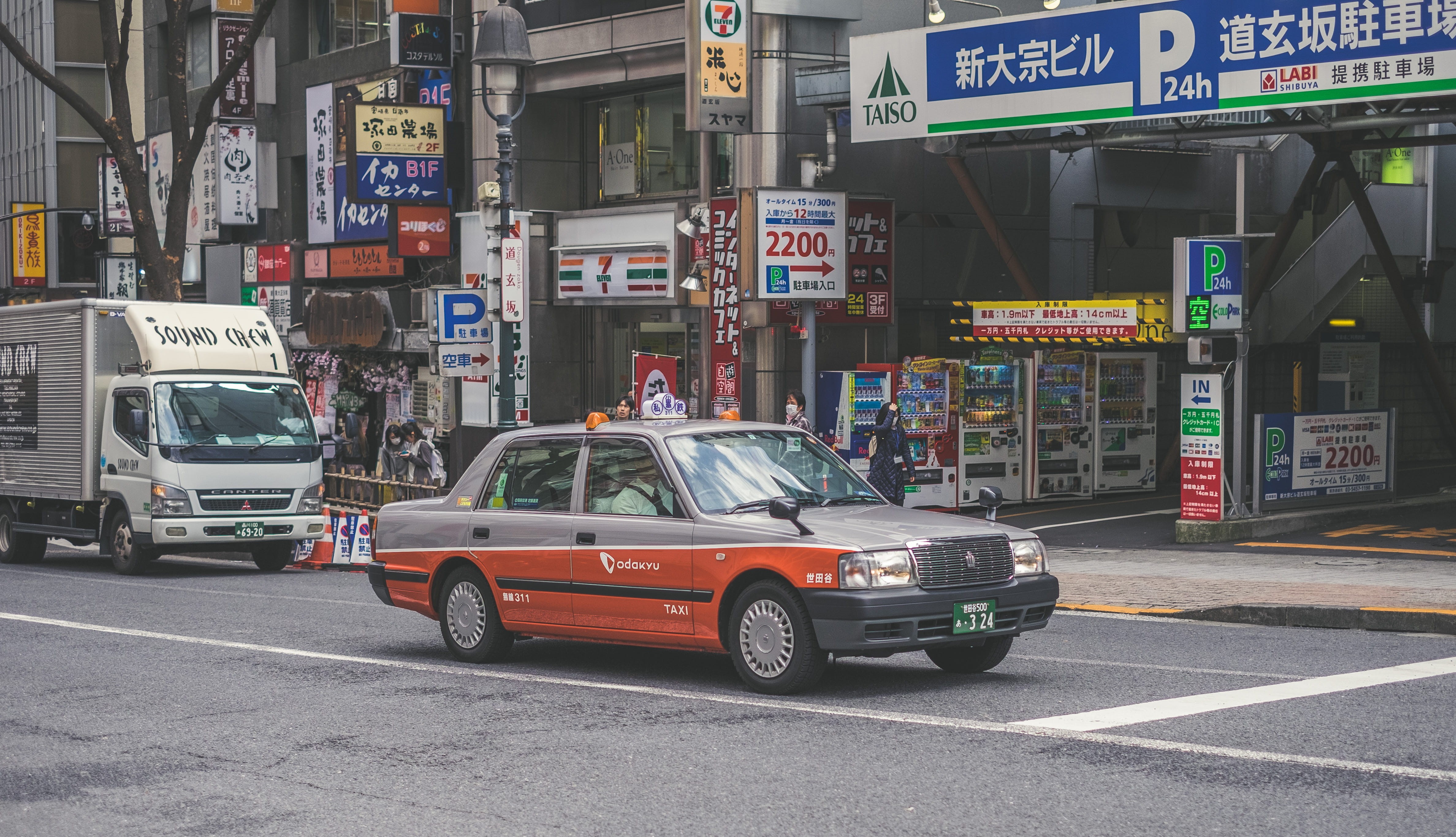 western script, motor vehicle, intersection, shibuya, no people, text, transport, symbol, street, trip, road, store, 4K, urban, architecture, travel, vehicle, HD Wallpaper