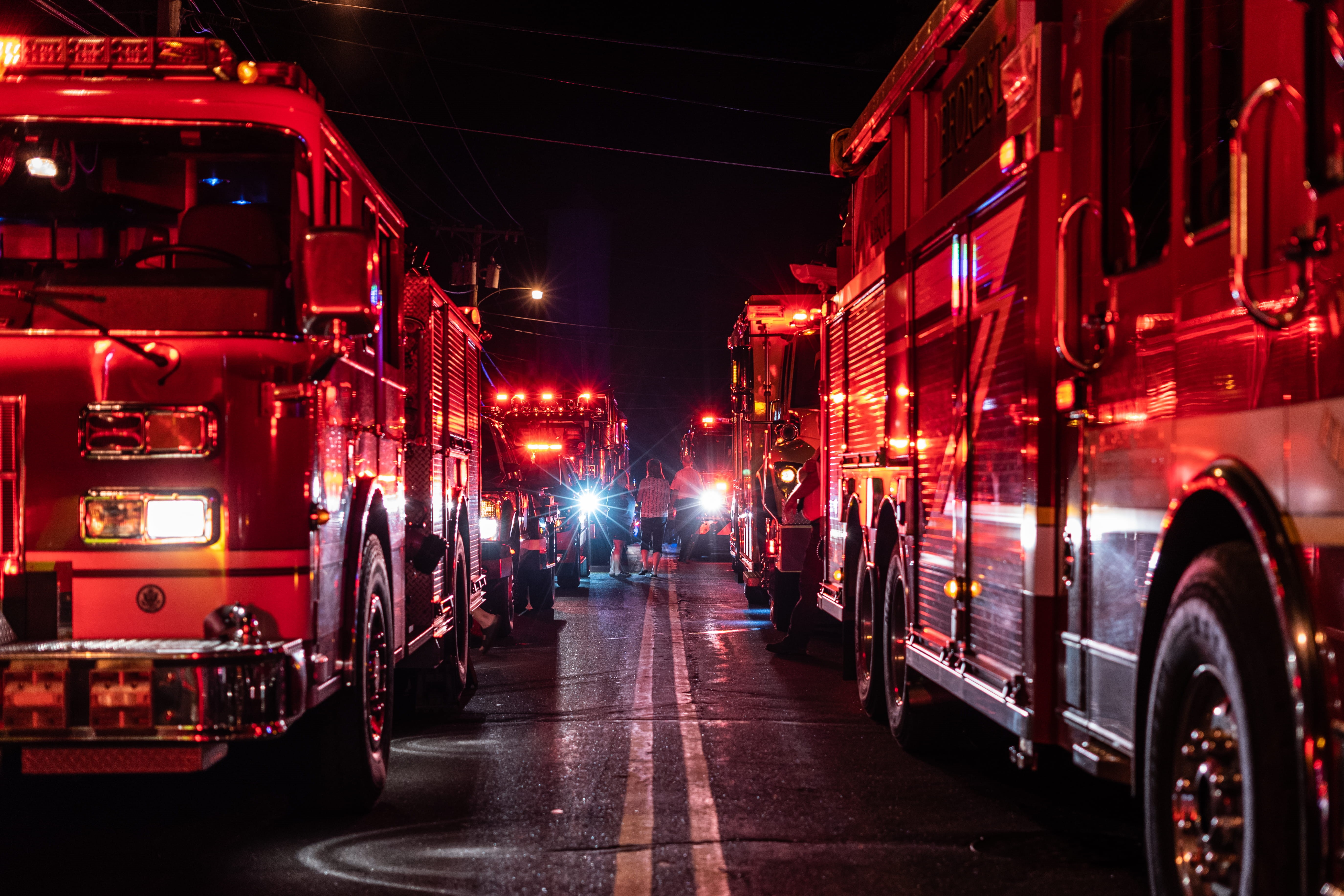 united states, light, nightlife, lighting equipment, transportation, architecture, city, red, road, built structure, incidental people, vehicle, ambulance, HD Wallpaper