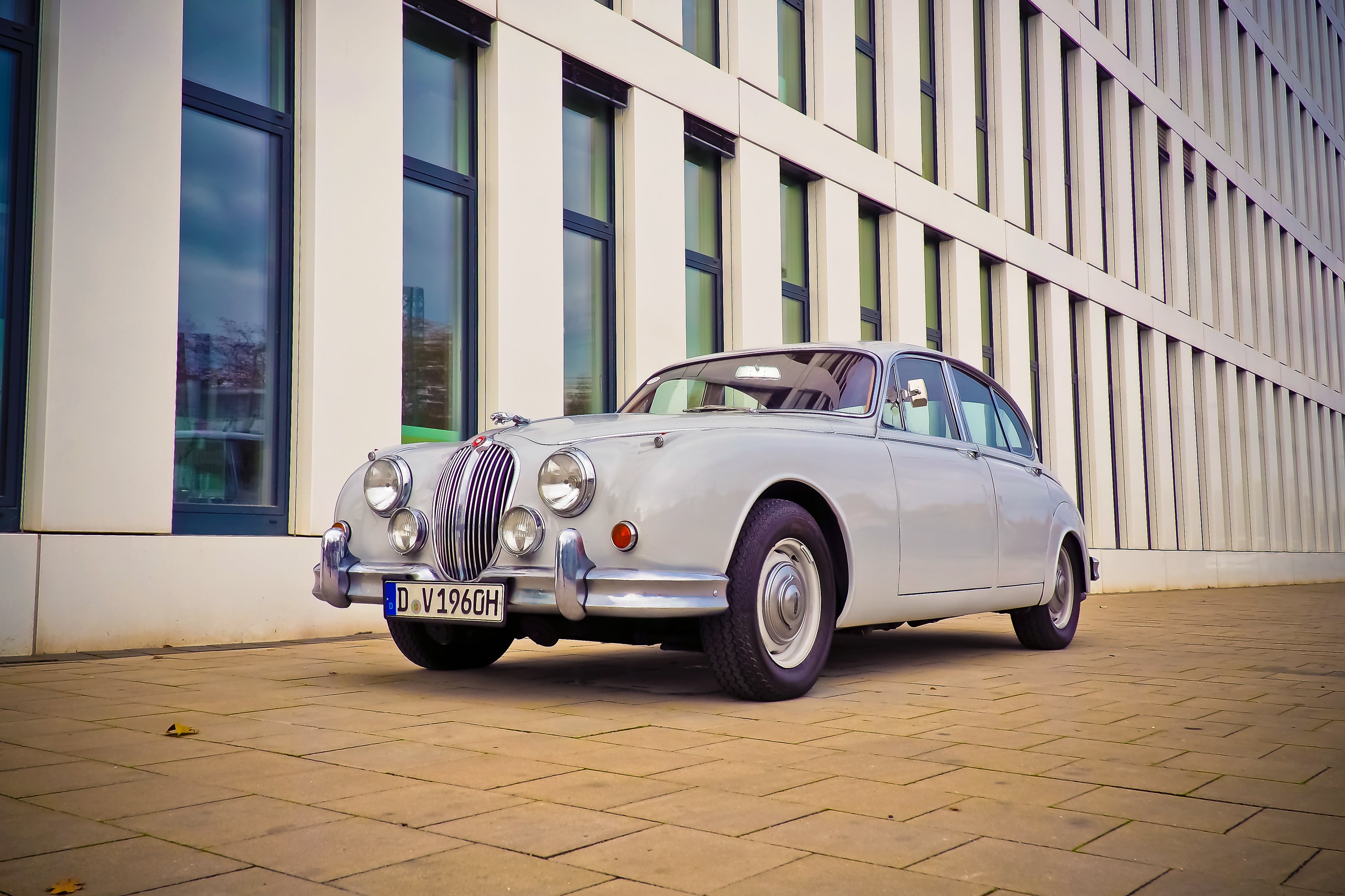 garage, space, old, vehicle, england, white, collectors car, architecture, building, retro styled, daytime, rarity, old car, day, no people, nostalgia, HD Wallpaper