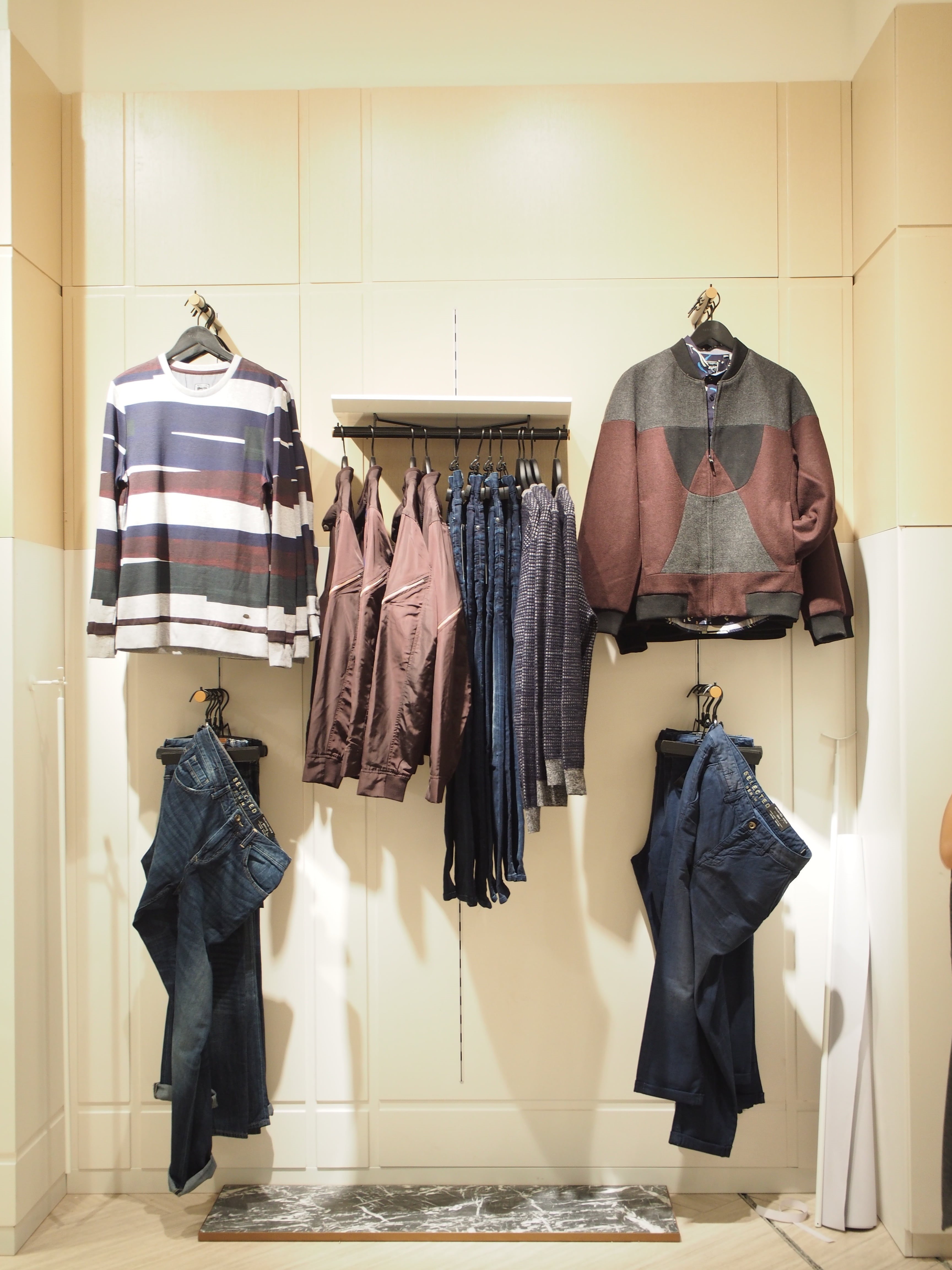 human representation, mannequin, shop, closet, store, shopping, clothing store, 4K, sale, variation, for sale, hanging, boutique, retail display, cloth, Phone HD Wallpaper