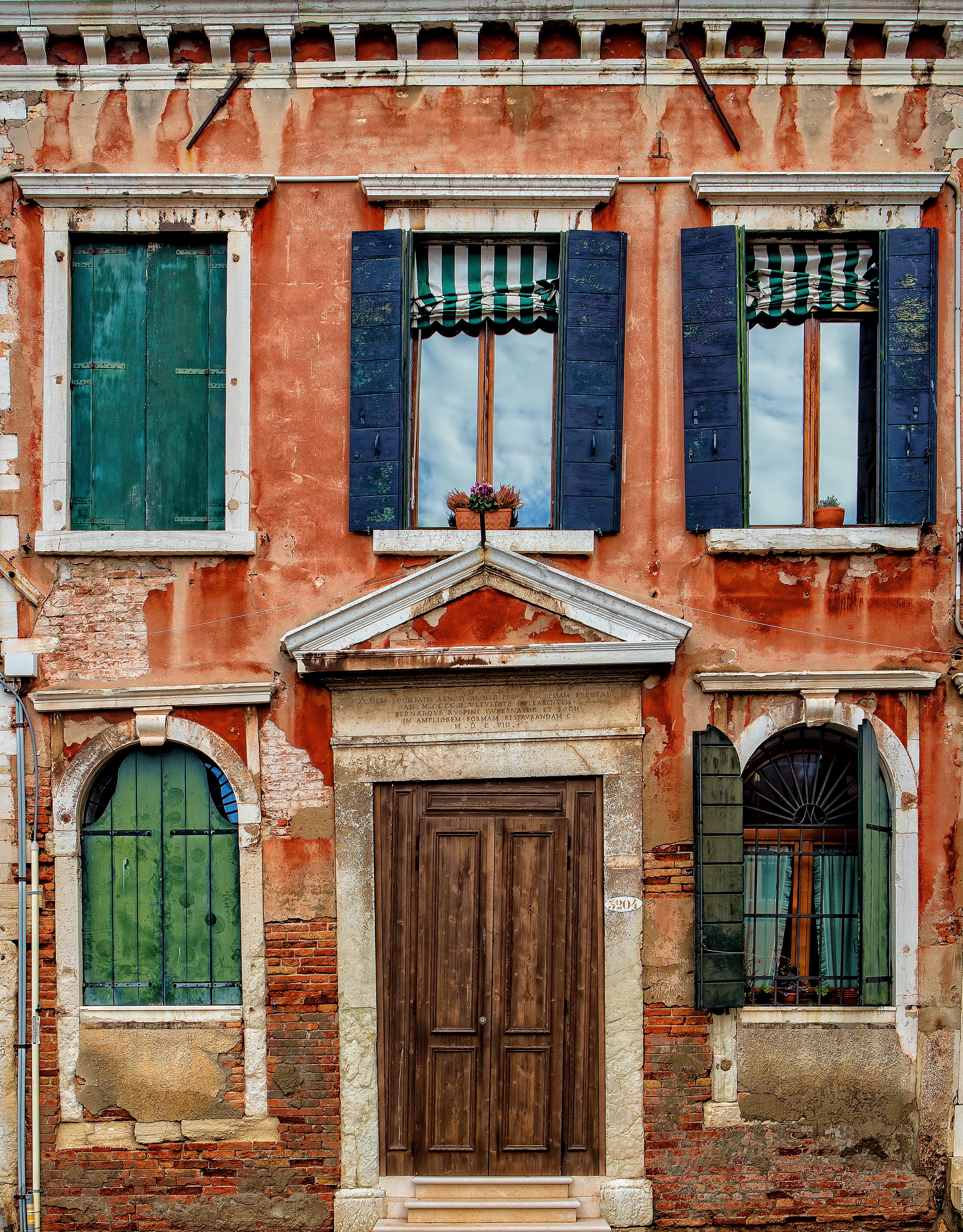 orange, retro Styled, urban, architecture, town, odd, europe, city, leaning, italy, crooked, famous Place, window, peeling, brick, facade, 5K, door, ancient, Phone HD Wallpaper