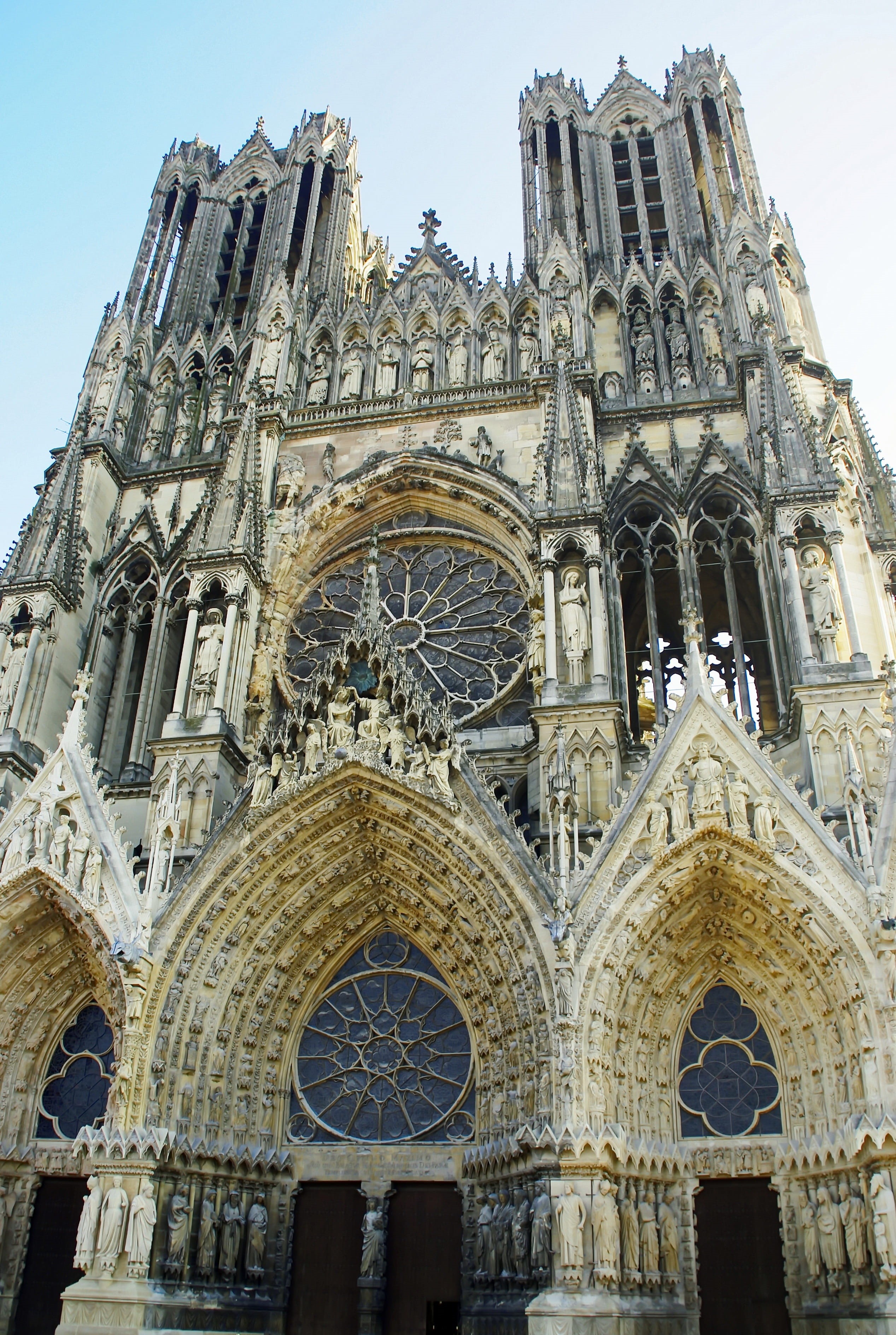 ornate, tours, building, portals, 2K, arch, built structure, building exterior, travel destinations, low angle view, reims, gothic, architecture, day, Phone HD Wallpaper