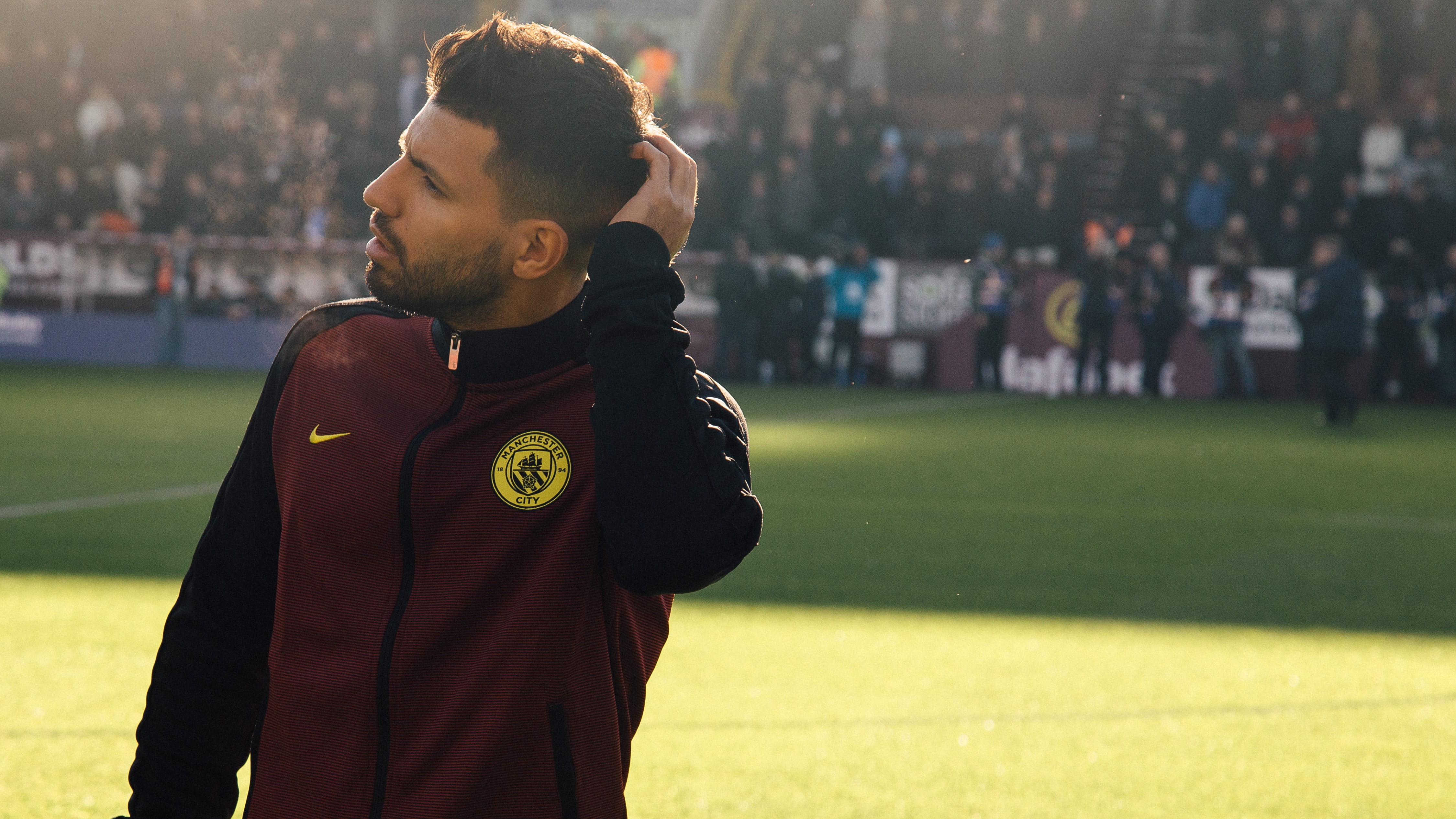 soccer pro, soccer player, waist up, burnley football club, sergio, manchester city, united kingdom, men, crowd, hairstyle, burnley, nature, HD Wallpaper