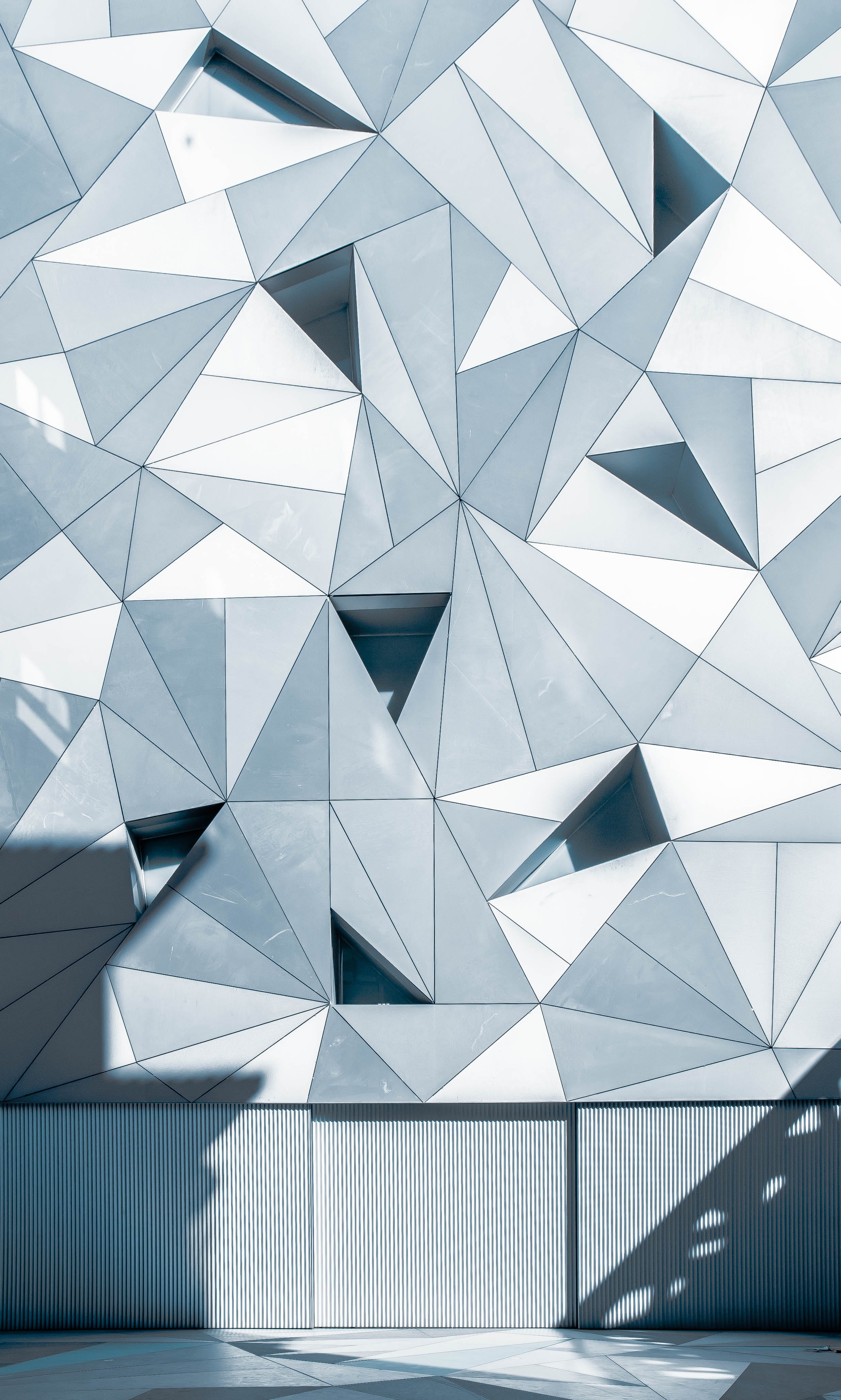 architecture, full frame, triangle shape, modern, shape, geometric, architectural feature, architecture and art, psychedelic, silver colored, wall - building feature, Phone HD Wallpaper