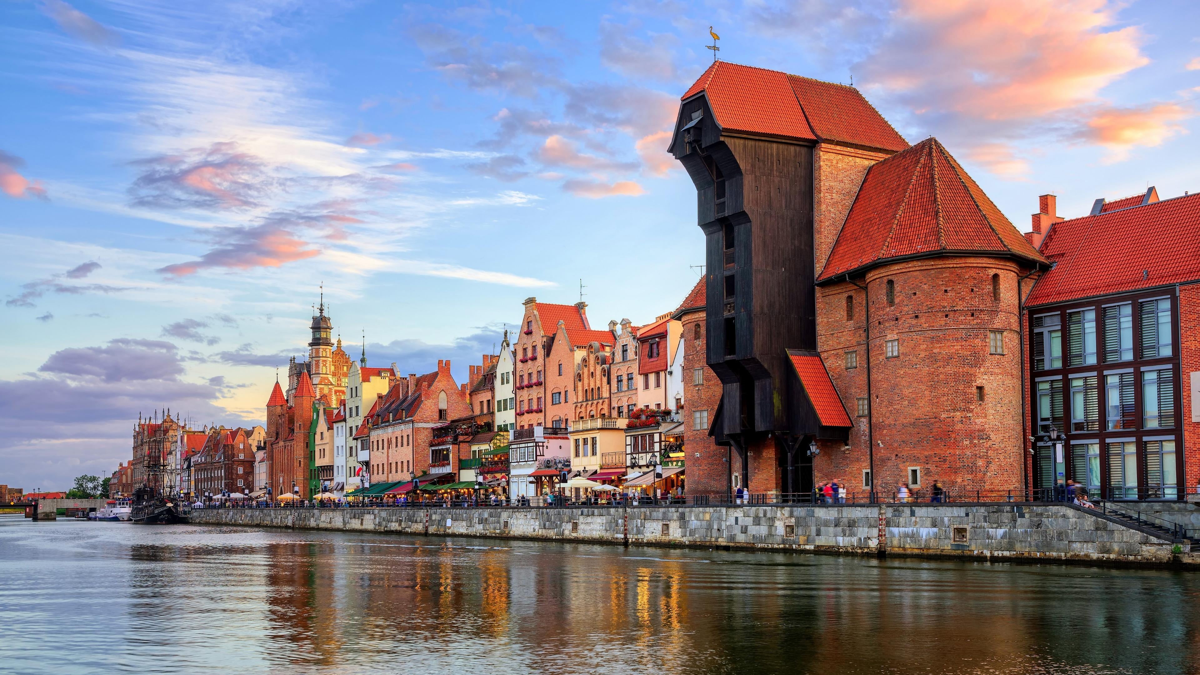 sky, architecture, religion, cityscape, reflection, tower, waterway, 4K, place of worship, built structure, houses, water, museum, gdansk, spirituality, HD Wallpaper