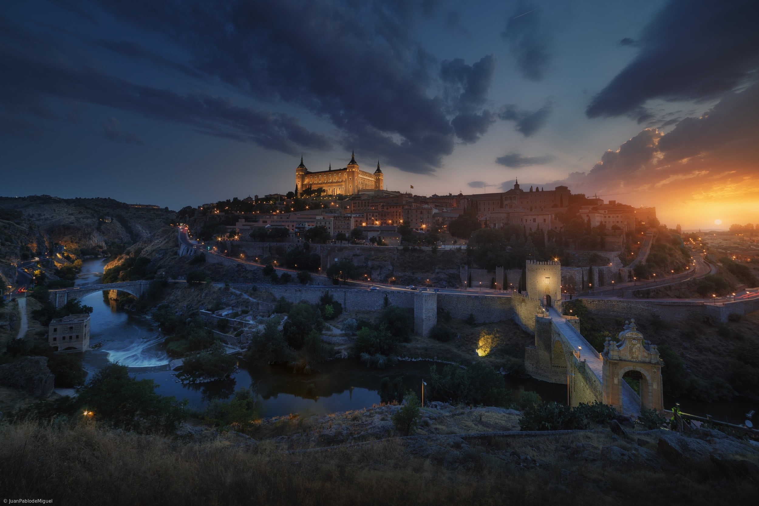 Juan Pablo de Miguel, residential district, cityscape, illuminated, evening, Spain, built structure, 1080P, architecture, building exterior, Toledo, clouds, HD Wallpaper