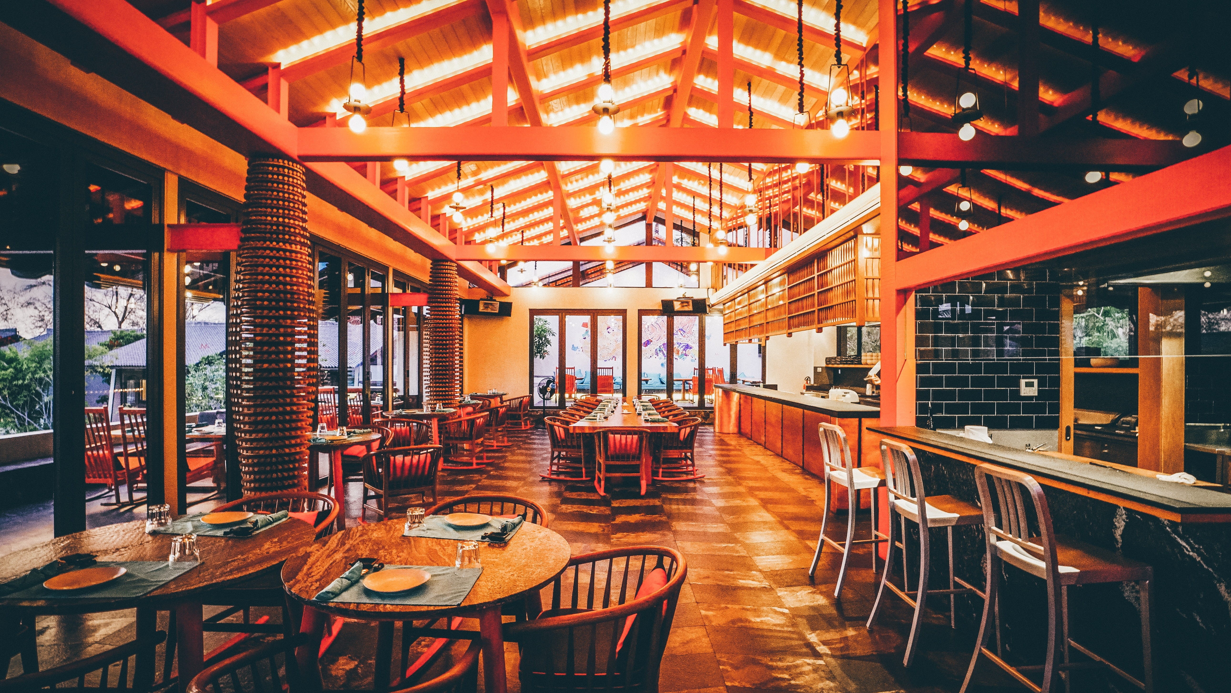 empty, traditional, no people, 5K, chair, luxury, table, arrangement, ceiling, food shop, indoors, absence, in a row, zen, architecture, japan, restaurant, HD Wallpaper