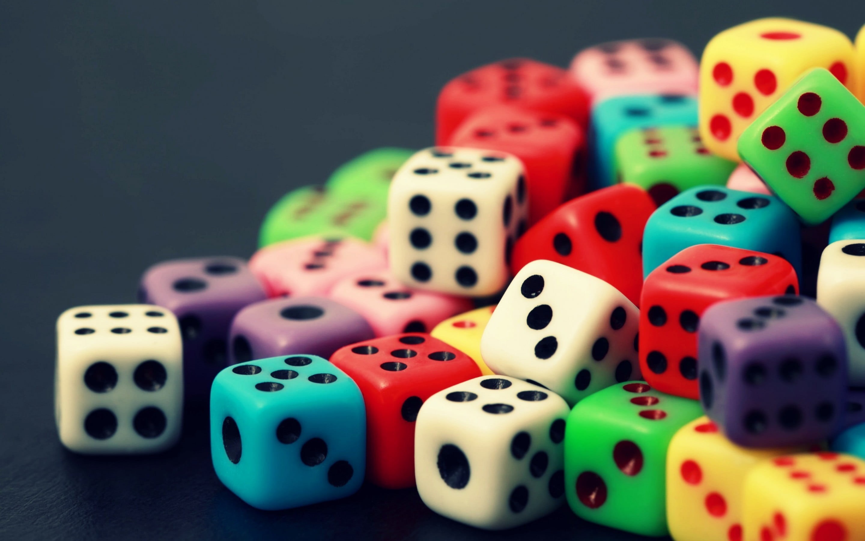 large group of objects, assorted, still life, leisure Games, cube shape, 2K, risk, table, number, success, opportunity, spotted, relaxation, gambling, HD Wallpaper