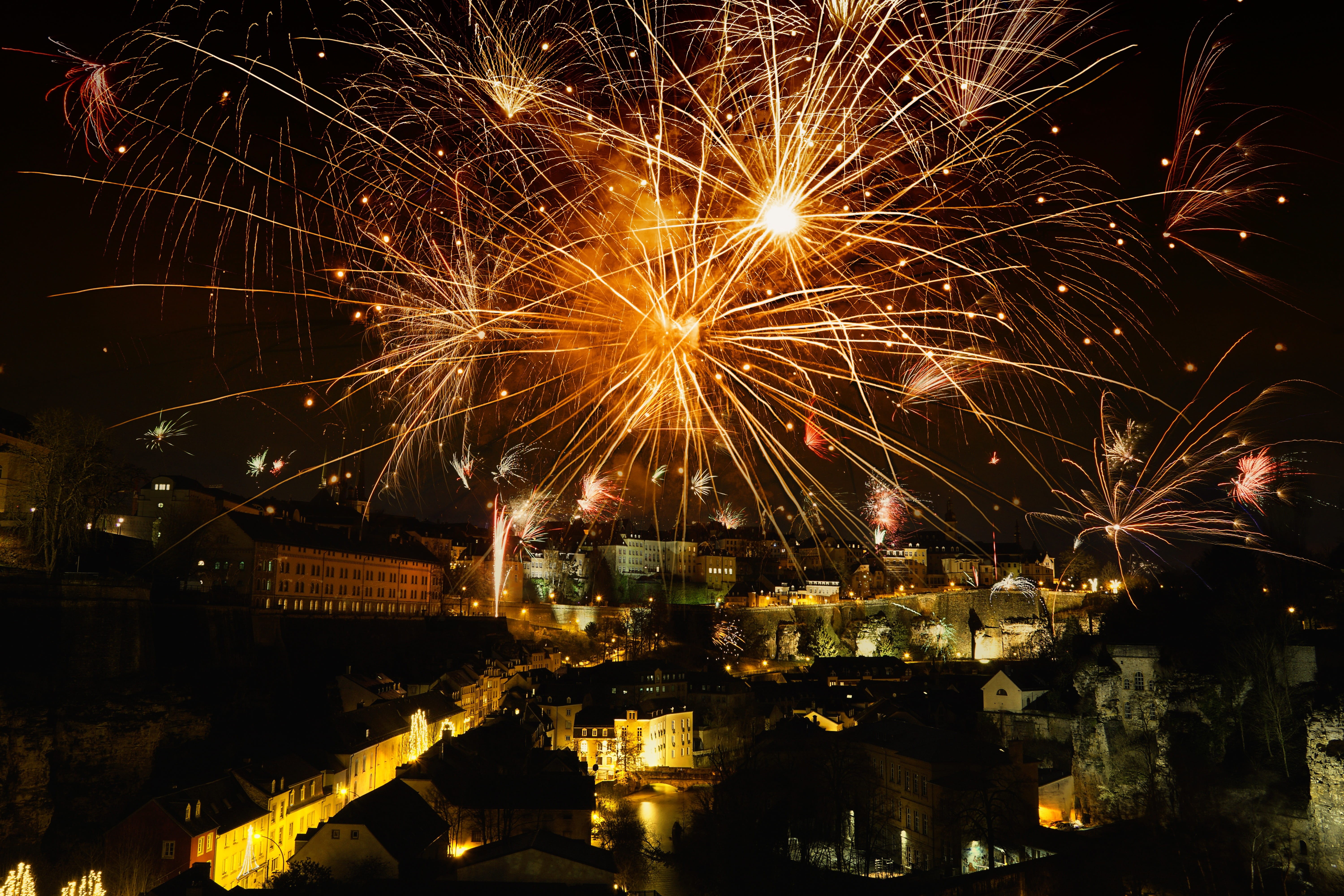 sky, sylvester, new years day, motion, 5K, light, turn of the year, firework, game, architecture, built structure, fireworks, water, glowing, festival, HD Wallpaper