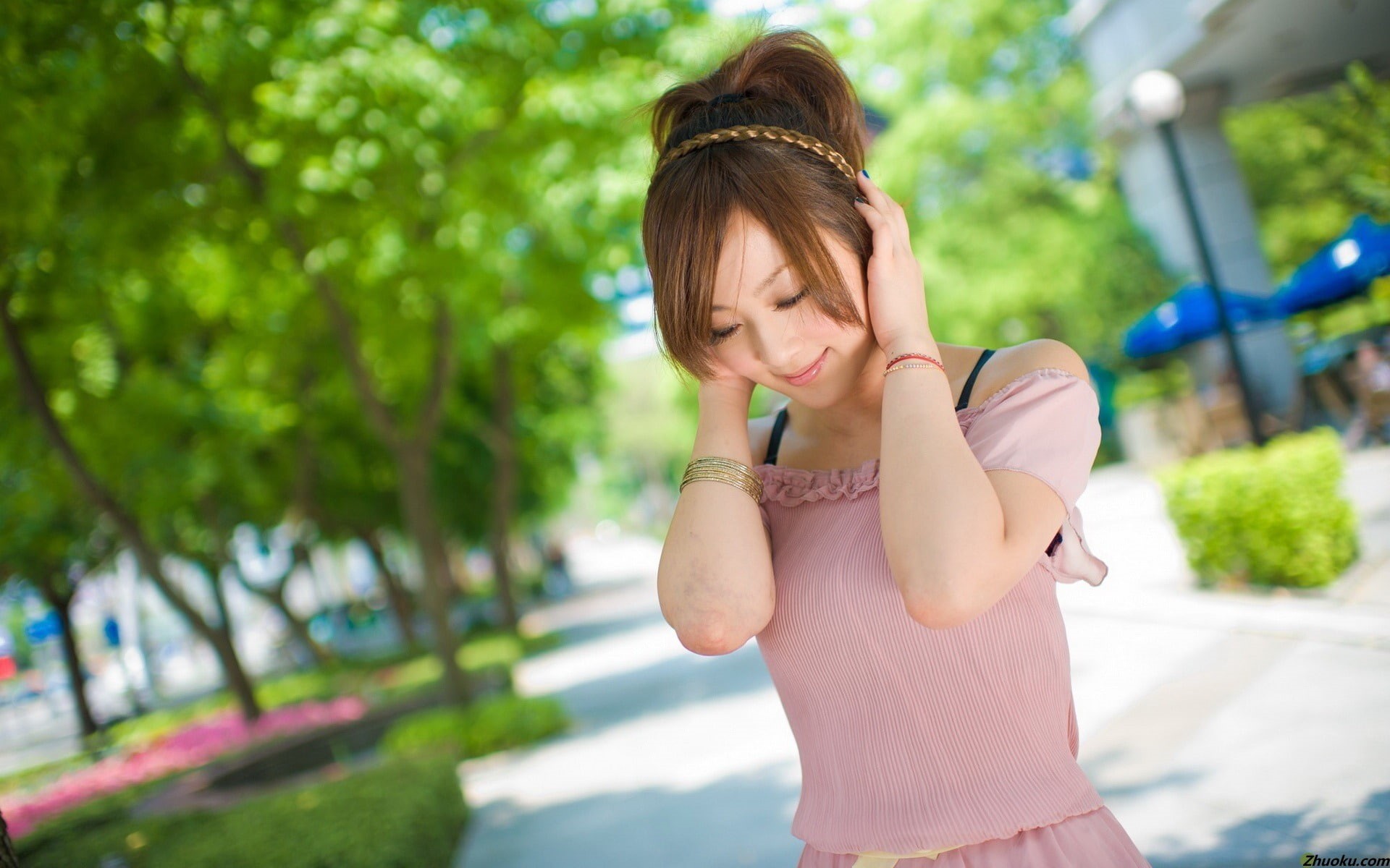 looking down, plant, brown hair, hairstyle, clothing, 1080P, shoulder, casual clothing, blouse, waist up, desktop, beauty, outdoors, tree, pink, HD Wallpaper