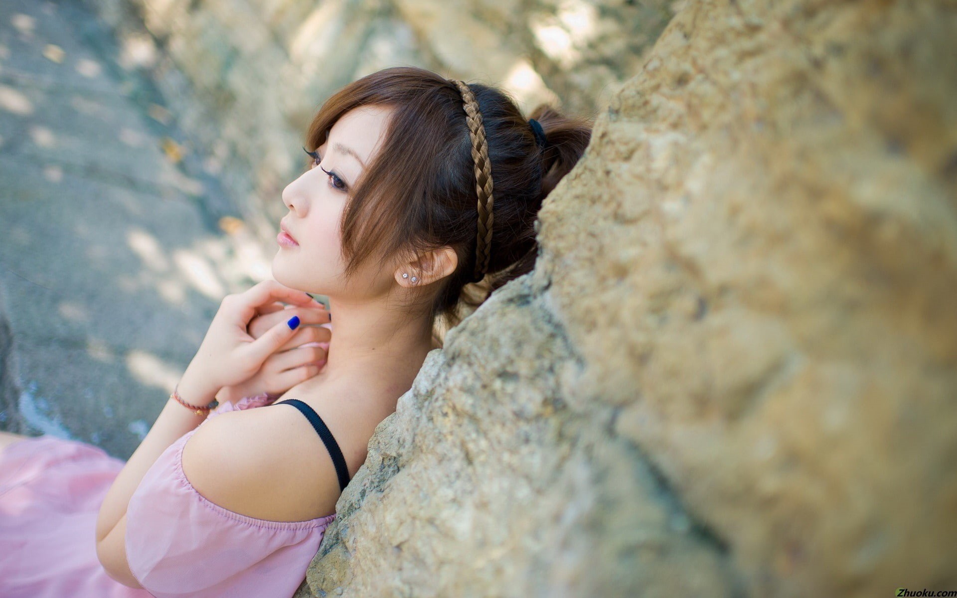 mm, beautiful woman, rock - object, leisure activity, looking, side view, hairstyle, mikao, 1080P, focus on foreground, headshot, shoulder, women, rock, HD Wallpaper