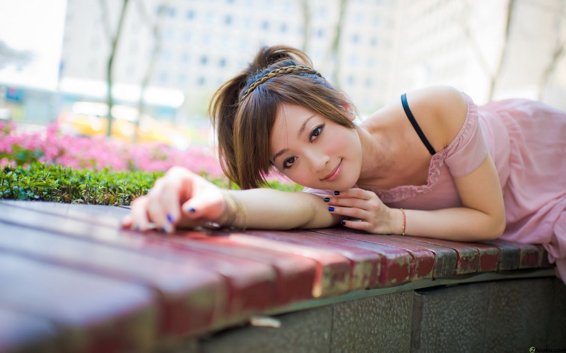 shoulder, beautiful woman, young adult, hairstyle, lying down, desktop, selective focus, day, women, looking at camera, child, one person, happiness, outdoors, HD Wallpaper