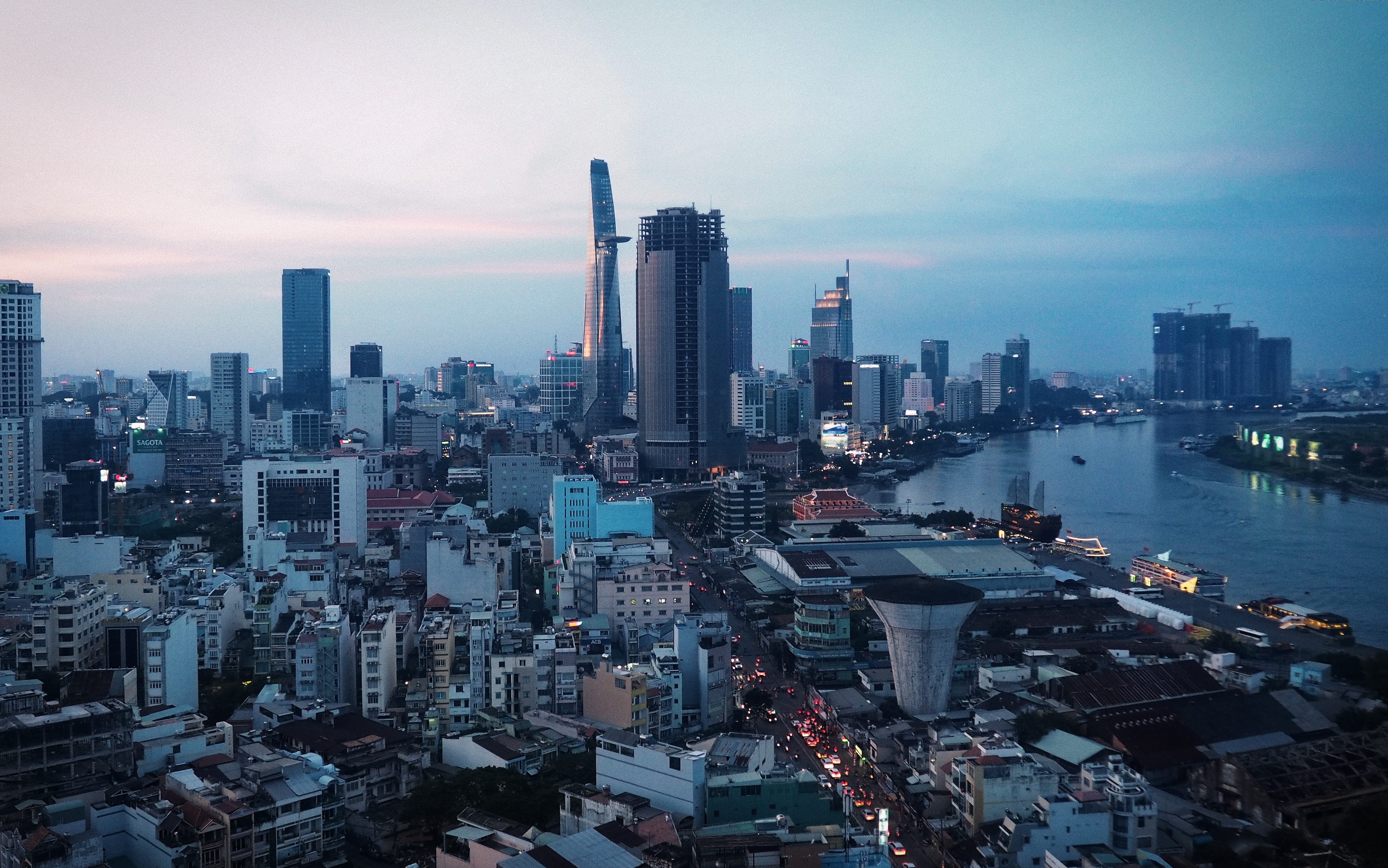 buildings, office building exterior, crowd, sky, building, crowded, vietnam, financial district, city, ho chi minh city, ho chi minh, cityscape, built structure, HD Wallpaper