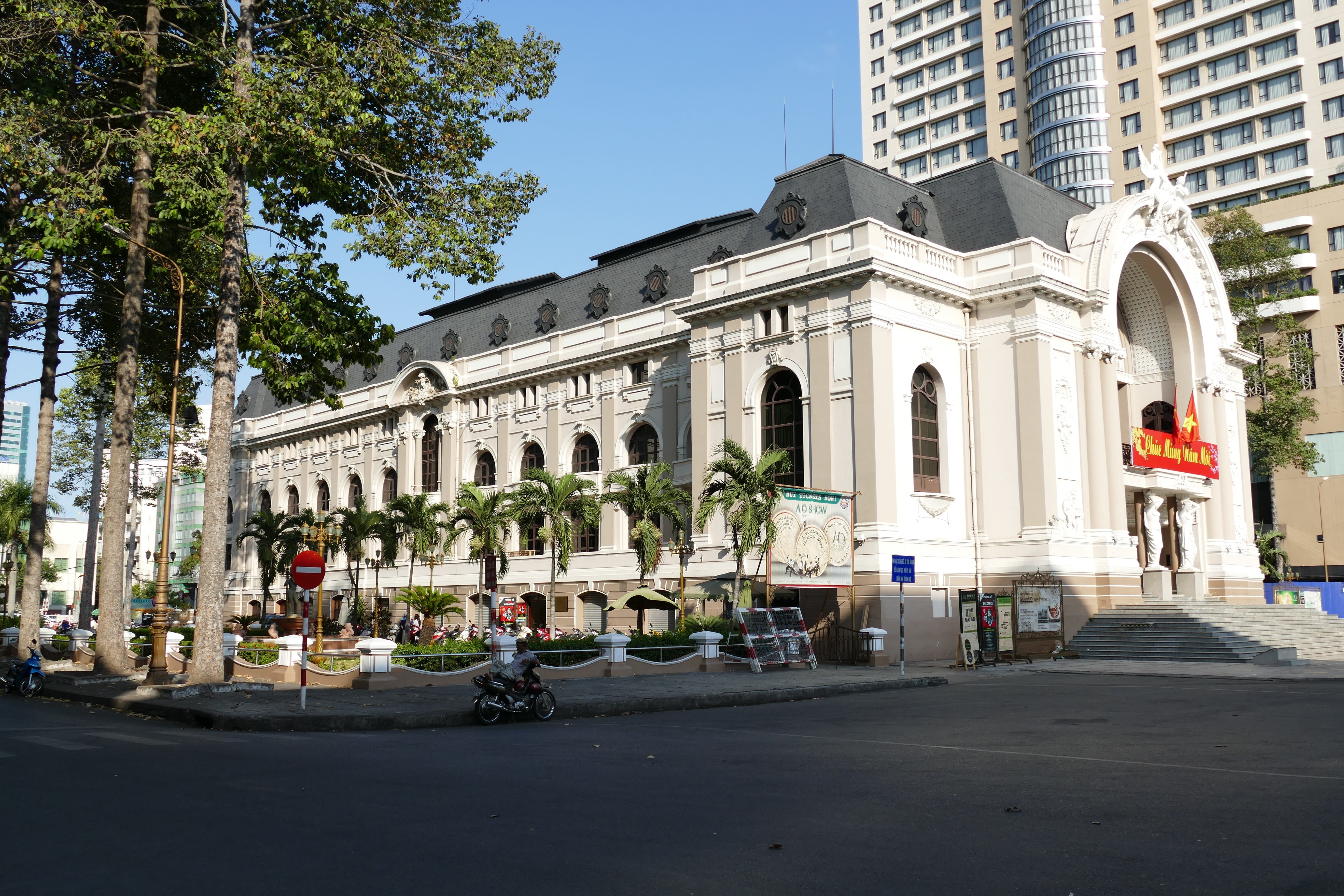 land vehicle, motorcycle, travel Locations, historically, street, saigon ho chi minh city, history, famous Place, near, concrete, travel, architectural column, HD Wallpaper