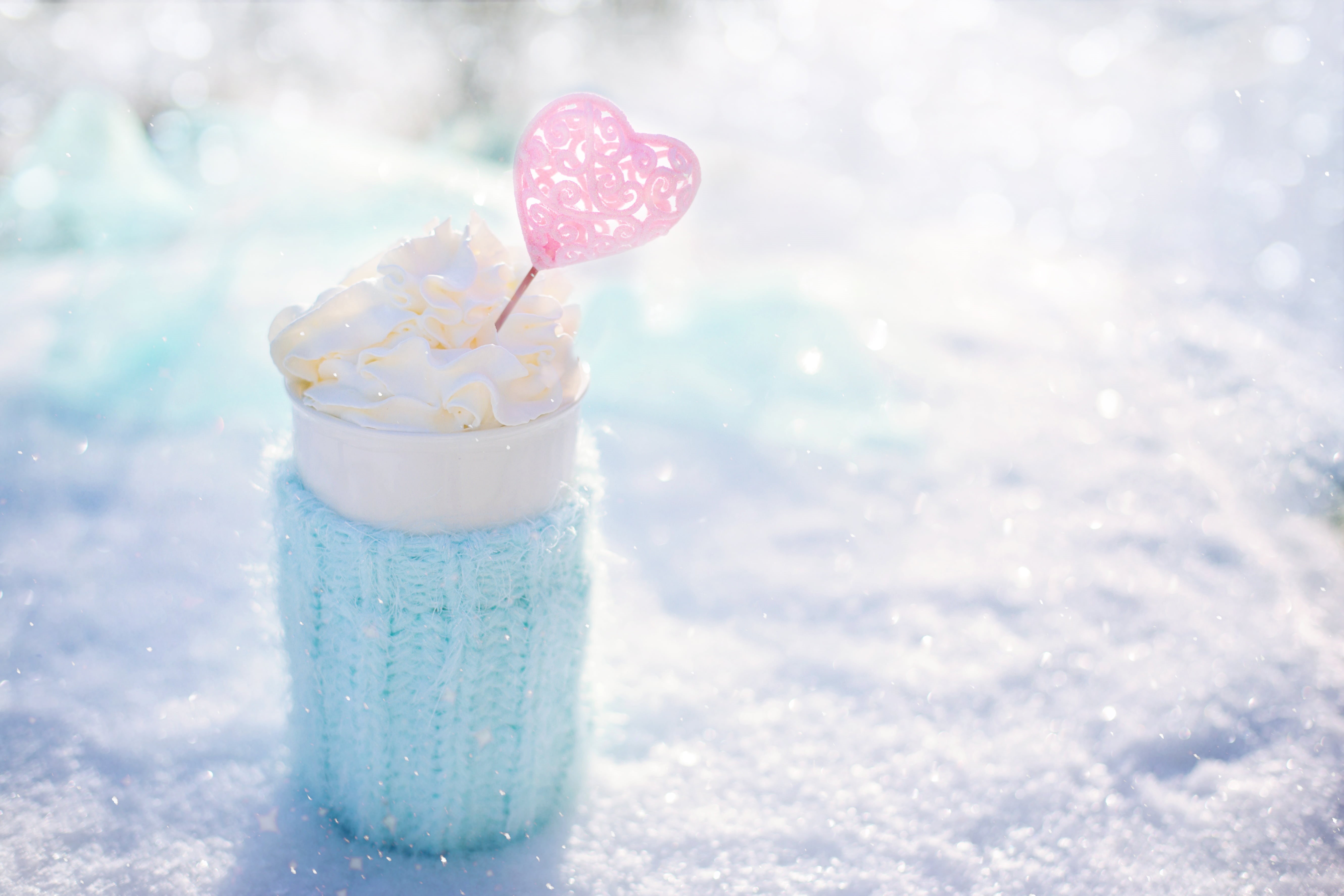 closeup, food, sweet food, temptation, frosty, snowy, beverage, mug, close-up, snow, warm beverage, hot chocolate, lid, frozen, multi colored, drink, sunlight, HD Wallpaper