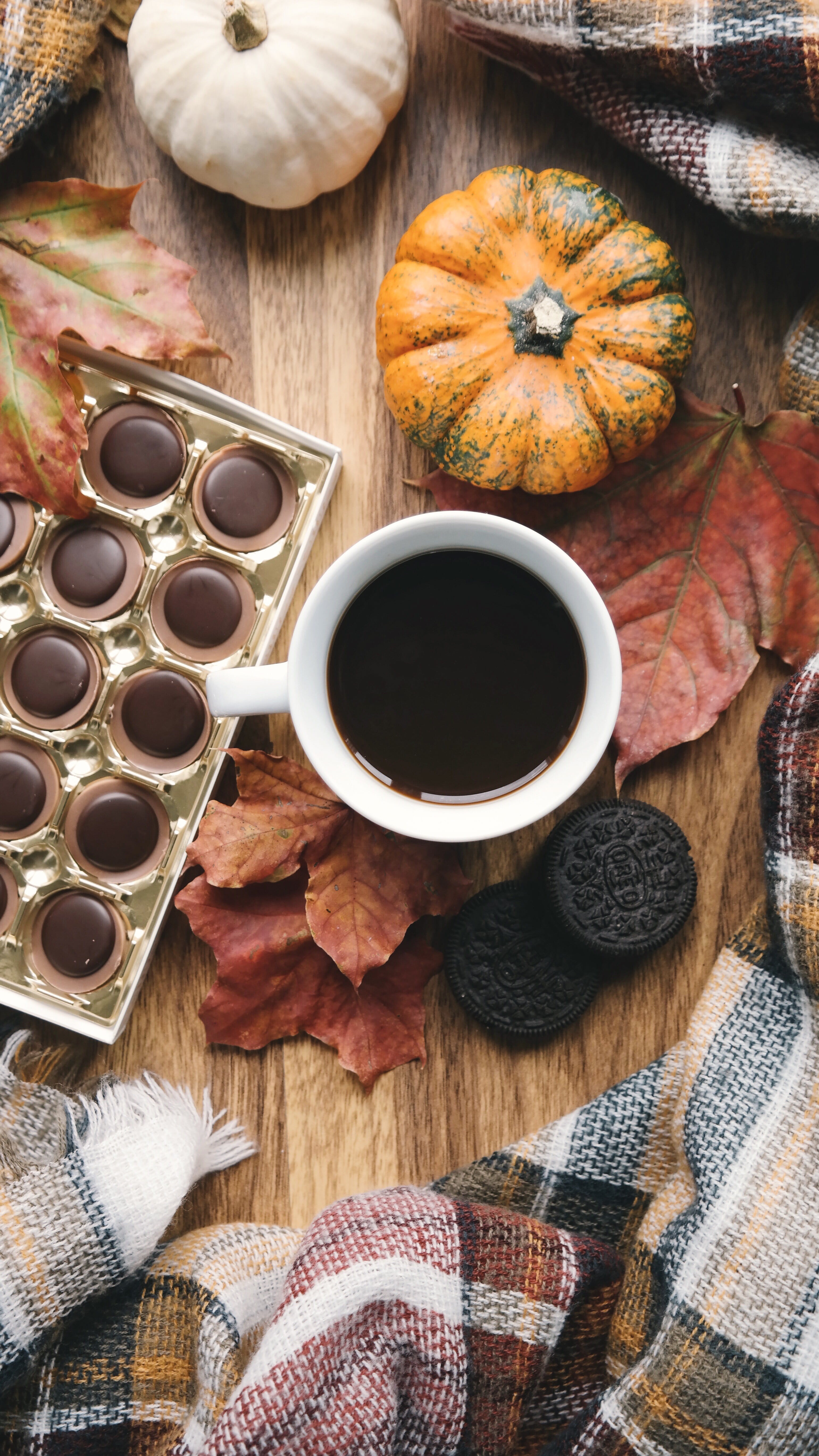 autumn, coffee, no people, still life, coffee - drink, table, wellbeing, pumpkin, coffee cup, freshness, mug, healthy eating, gourds, cozy, season, food, Phone HD Wallpaper