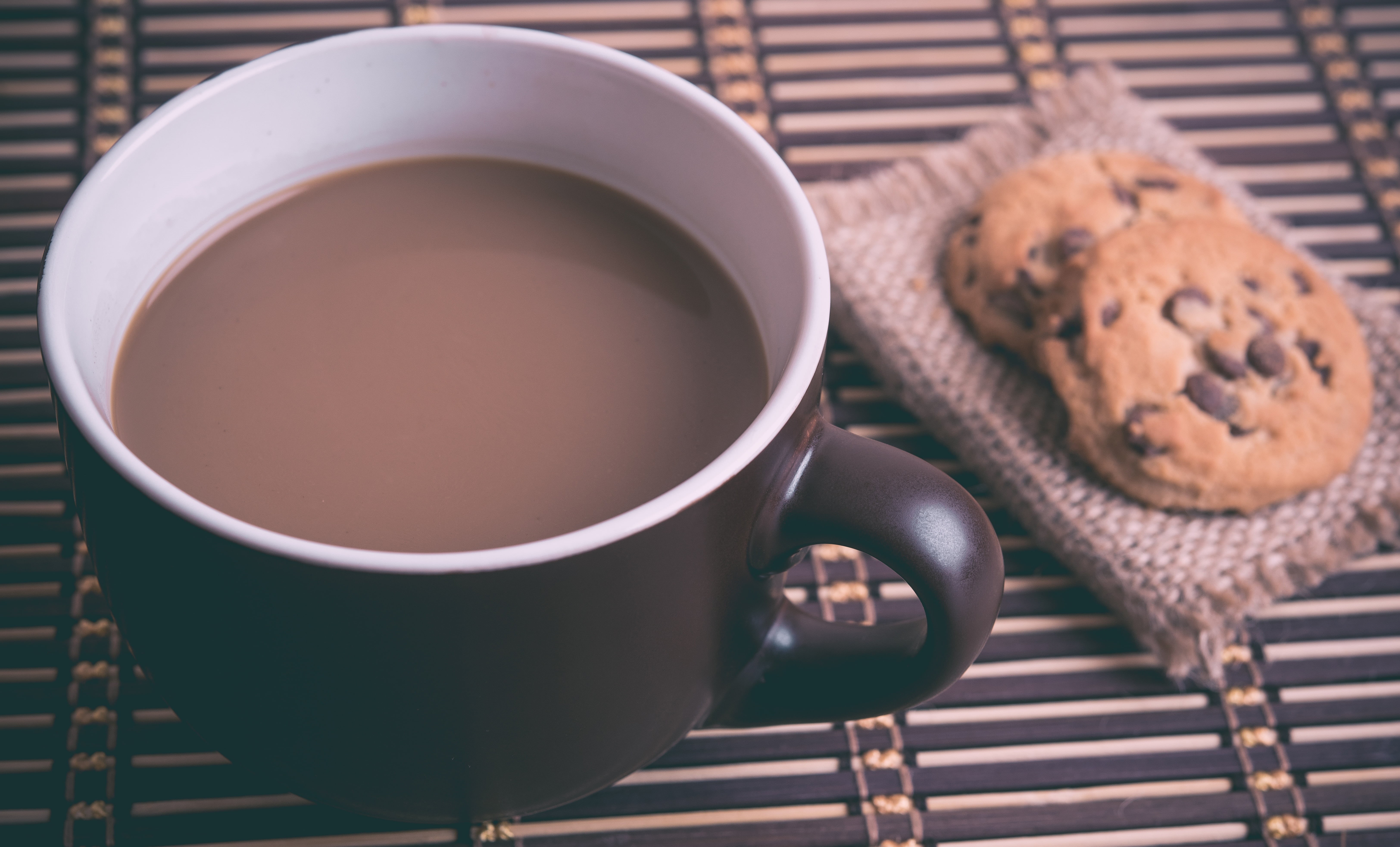 food and drink, sweet food, drink, close-up, chocolate, black, tea cup, indoors, hot, no people, cookie, refreshment, food, 5K, baked, sweets, coffee cup, HD Wallpaper
