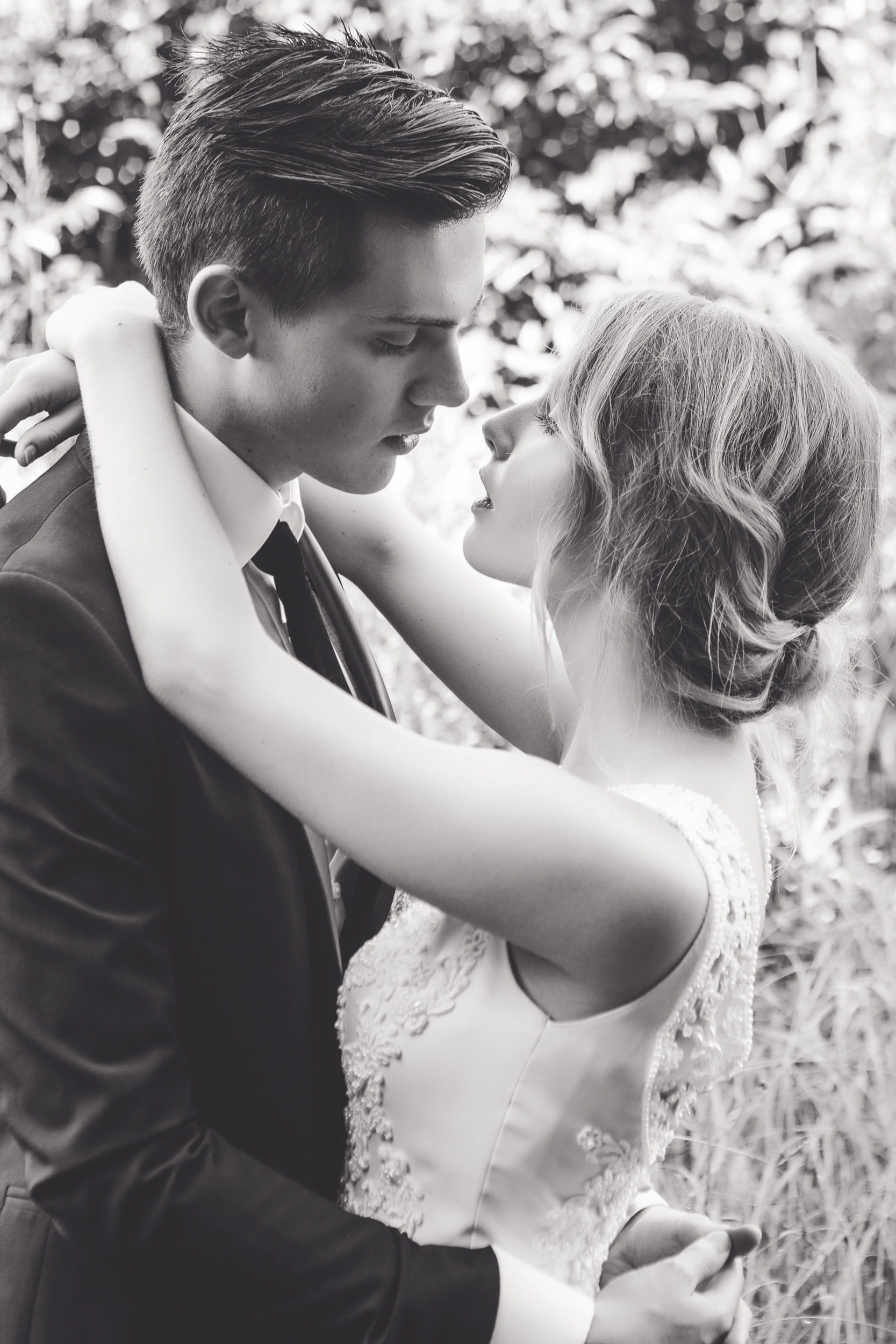 bonding, summer, wedding, casual clothing, young couple, positive emotion, outdoors, togetherness, adult, hugging, groom, portrait, young adult, real people, Phone HD Wallpaper