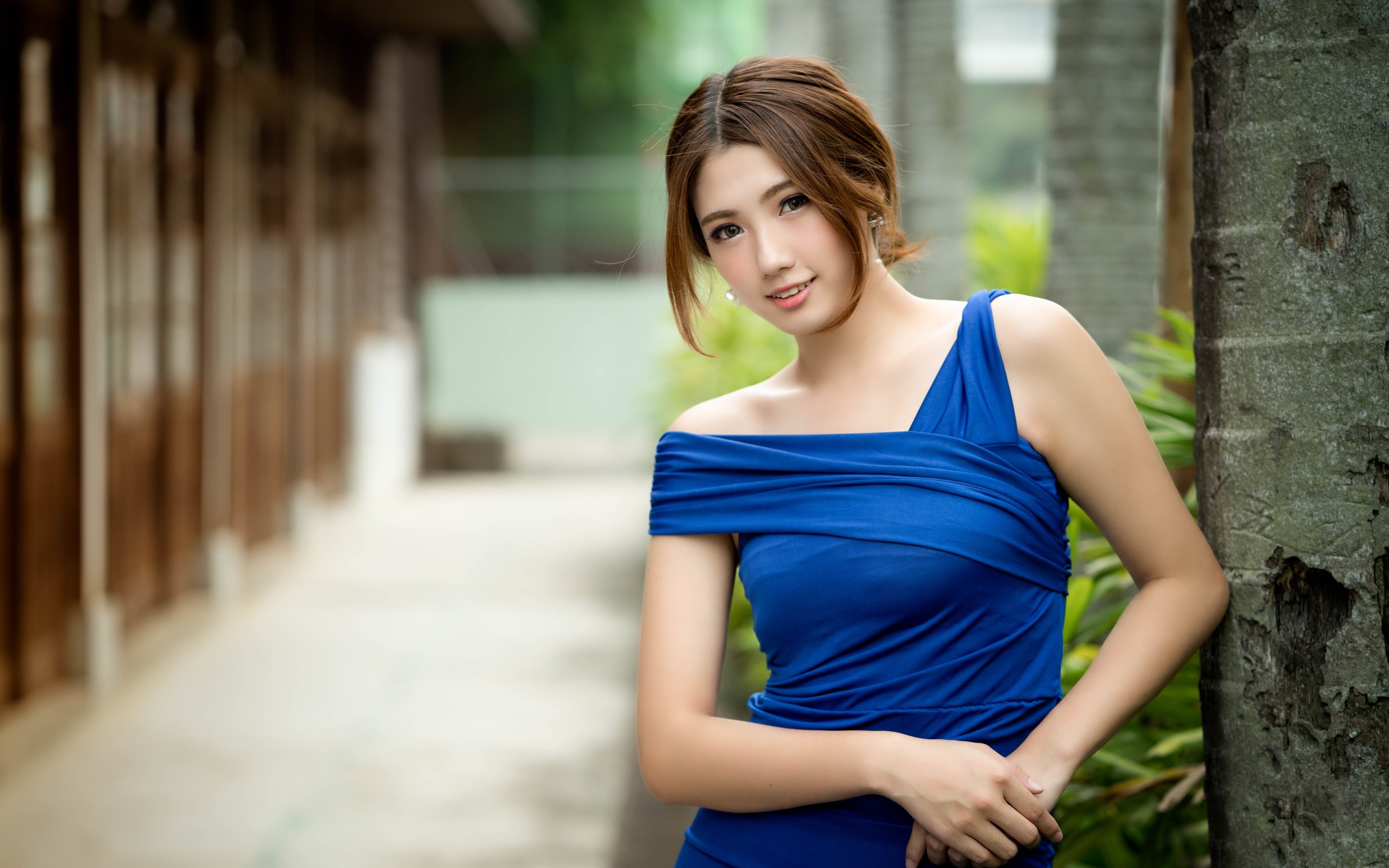 4K, architecture, young adult, adult, casual clothing, real people, dress, hair, chingcho Chang, young women, smiling, day, beauty, long hair, lifestyles, HD Wallpaper