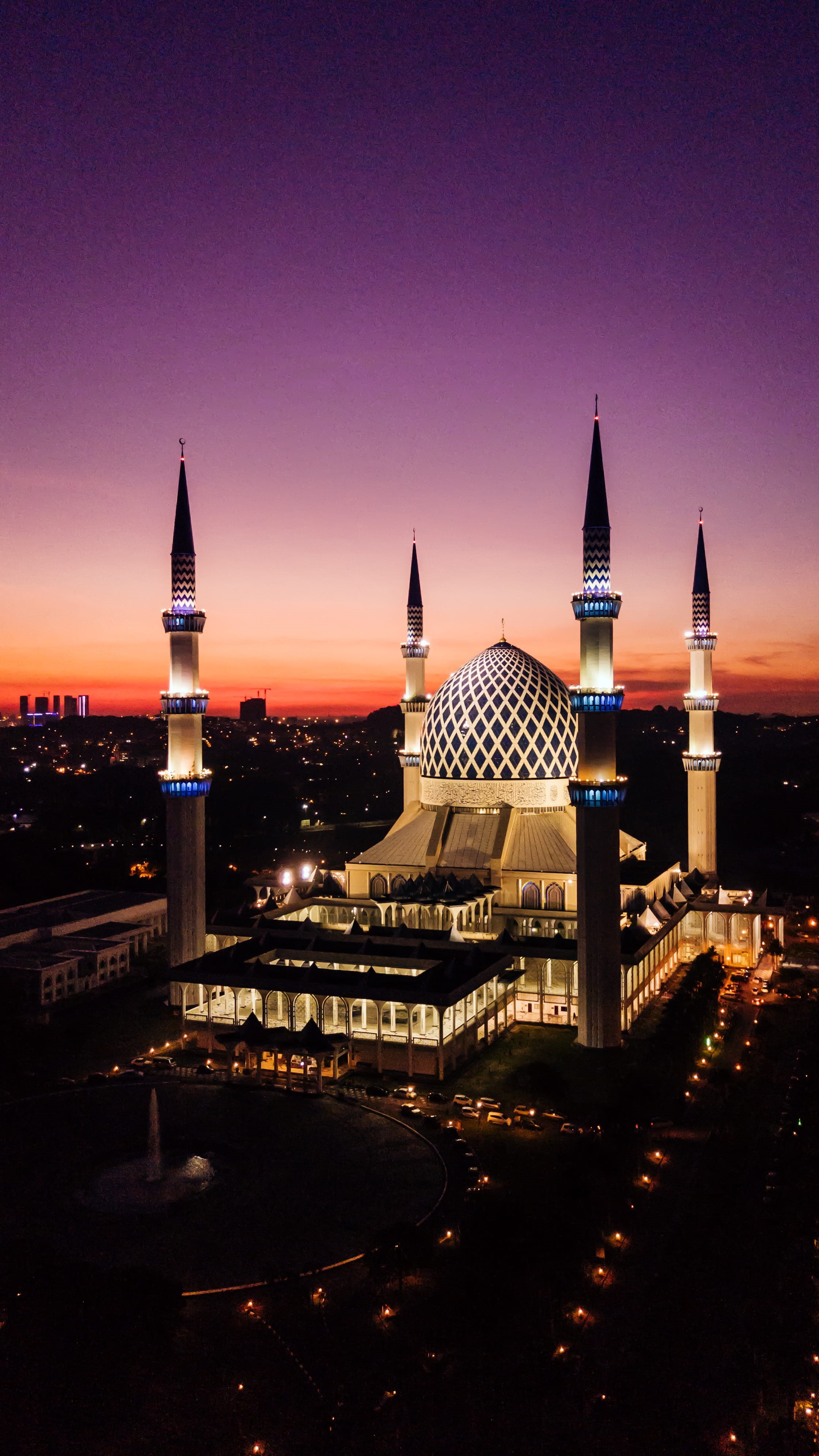 religion, blue, tower, islam, place of worship, nature, city, shah alam, built structure, masjid sultan salahuddin abdul aziz shah, malaysia, tall - high, Phone HD Wallpaper