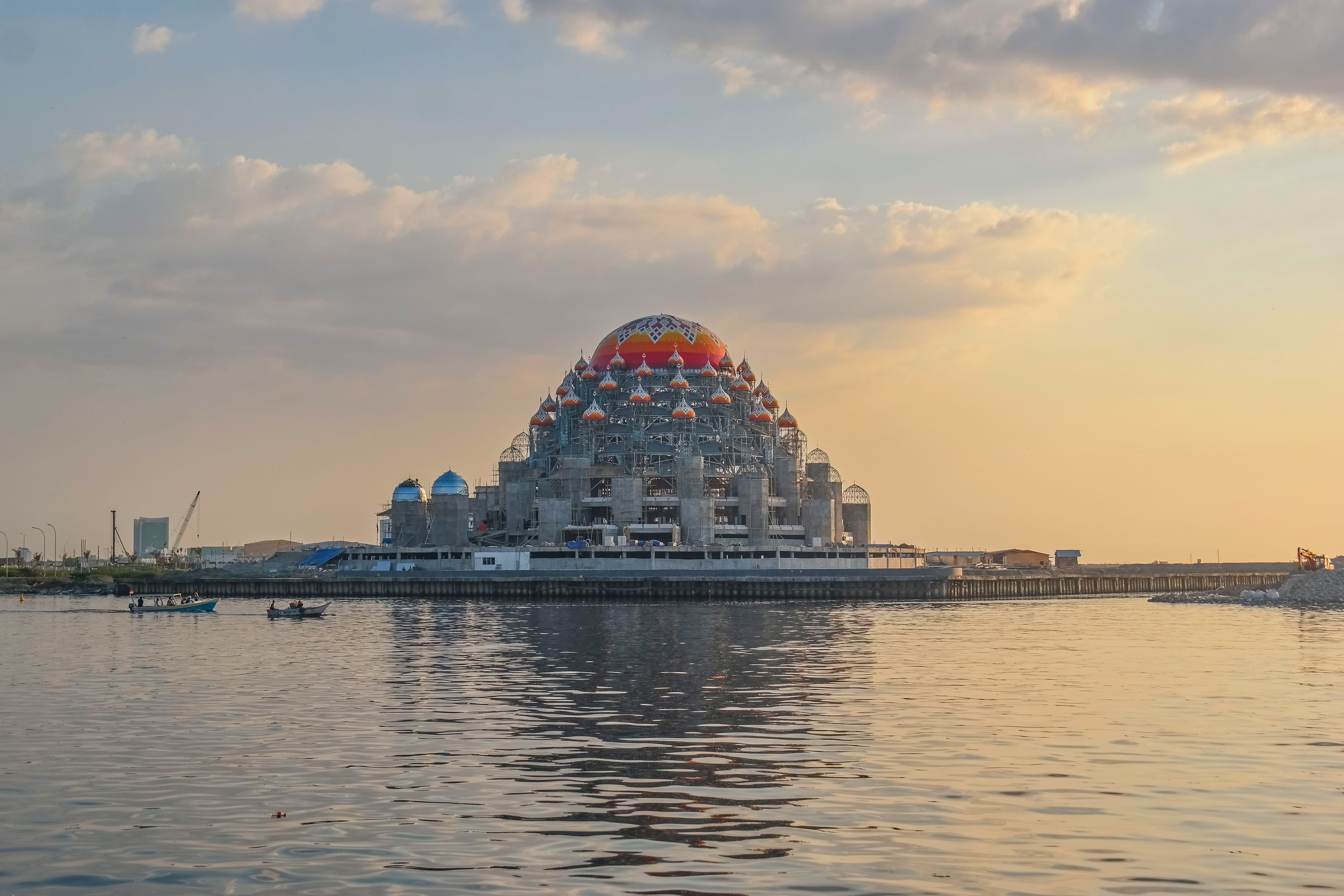 sky, 5K, no people, losari, architecture, built structure, sea, city, waterfront, reflection, building exterior, makassar, cloud - sky, tourism, water, HD Wallpaper
