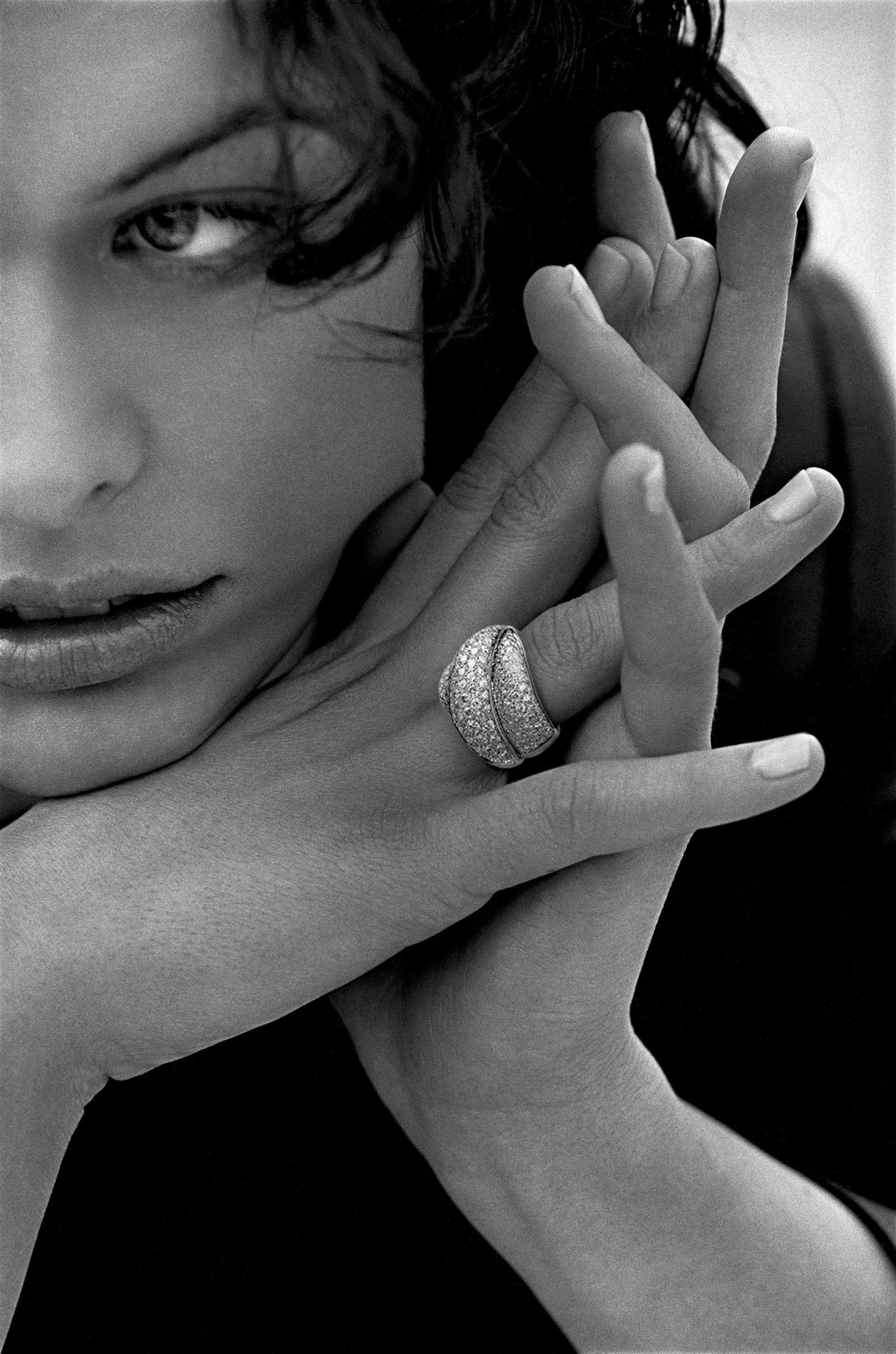 model, actress, luxury, fashion, human finger, women, finger, human hand, 2K, close-up, hand, human face, ring, adult, Milla Jovovich, human body part, Phone HD Wallpaper