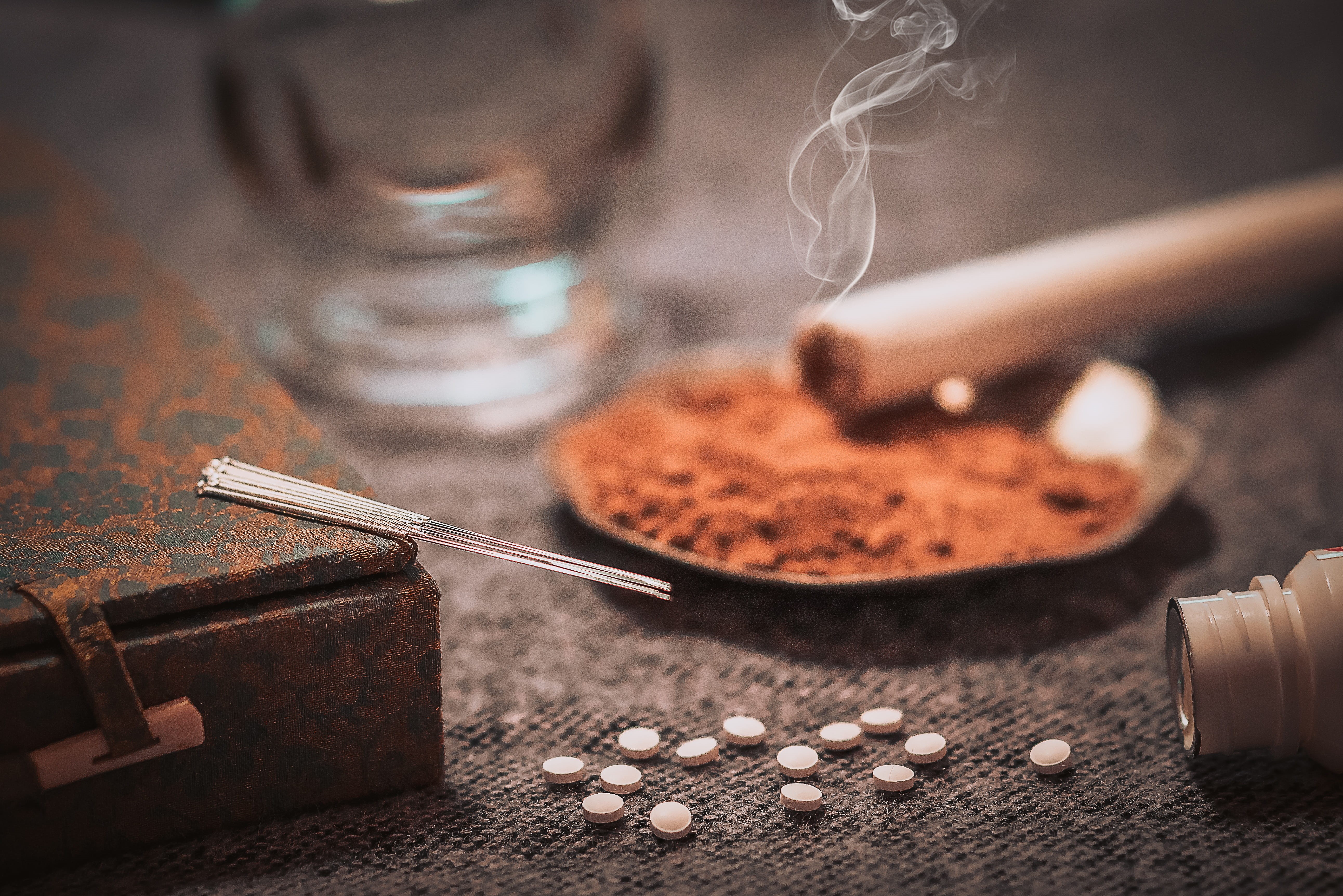 focus on foreground, table, no people, insomnia, spoon, medicine, container, food and drink, food, spice, 5K, healthcare and medicine, kitchen utensil, HD Wallpaper