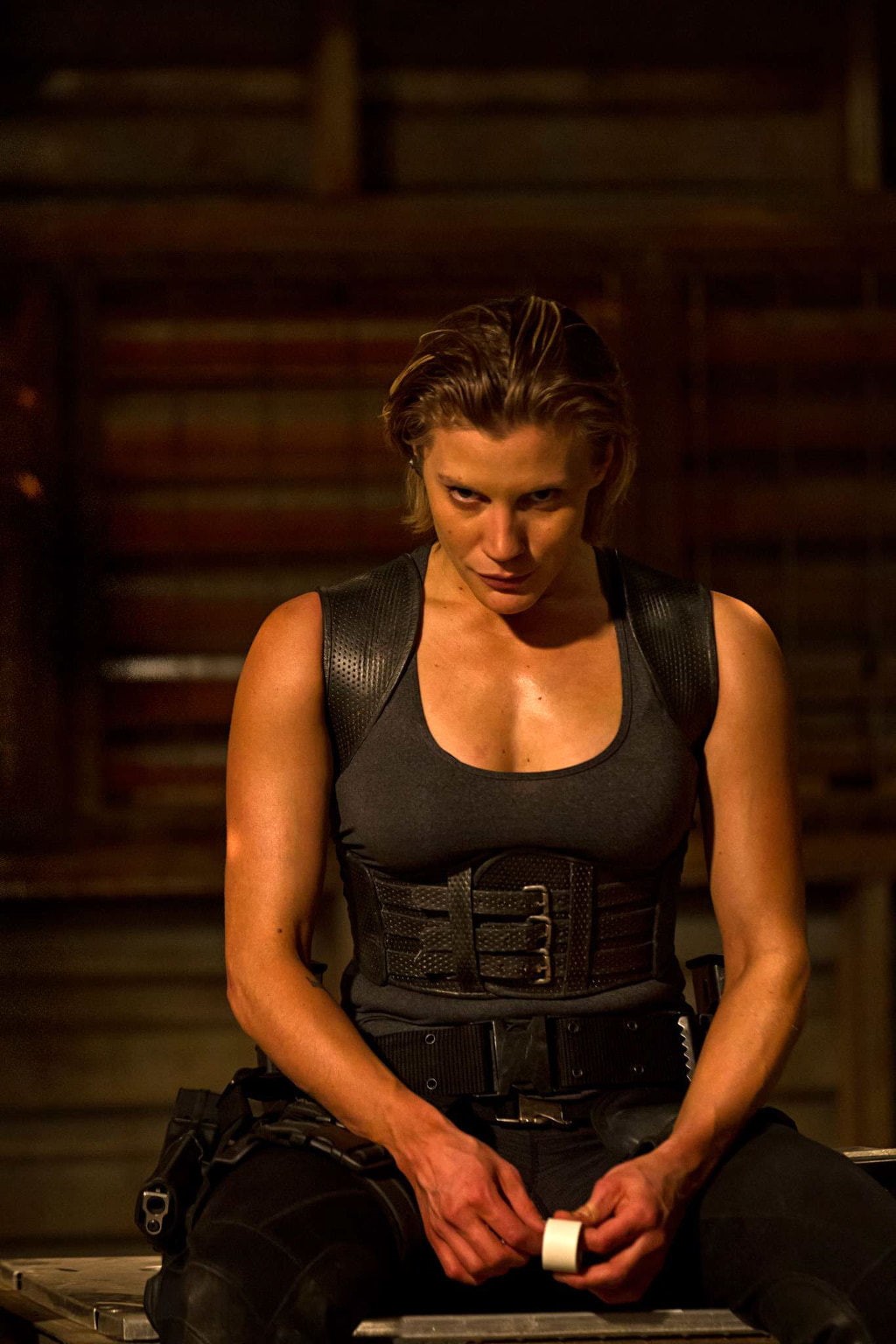 Short Hair, Dahl, women, Katee Sackhoff, Looking into the distance, 720P, Riddick, Phone HD Wallpaper