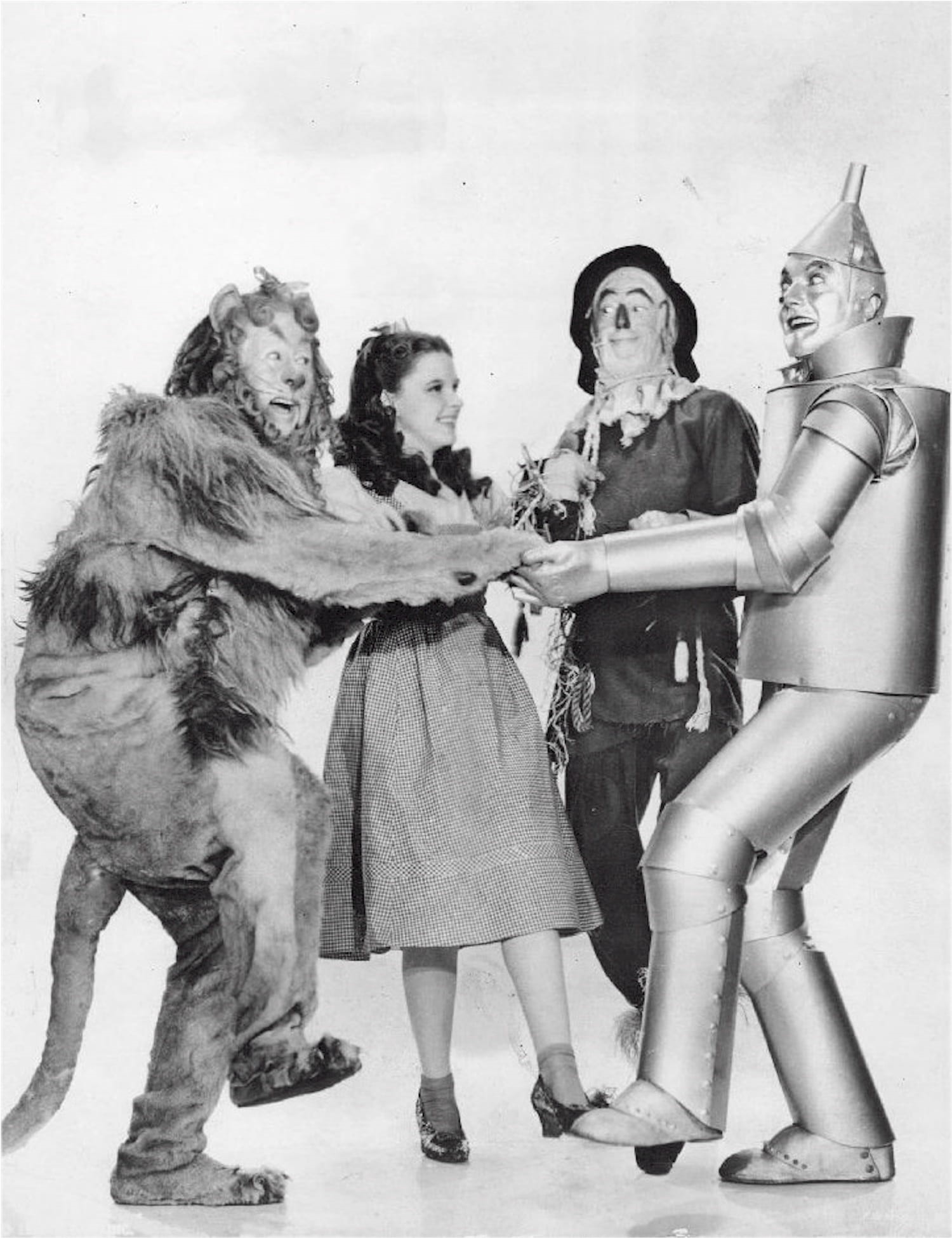 togetherness, toto, number of people, scarecrow, film, cinema, wizard, friendship, the wizard of oz, munchkins, road, tinman, ruby, motion picture, courage, Phone HD Wallpaper