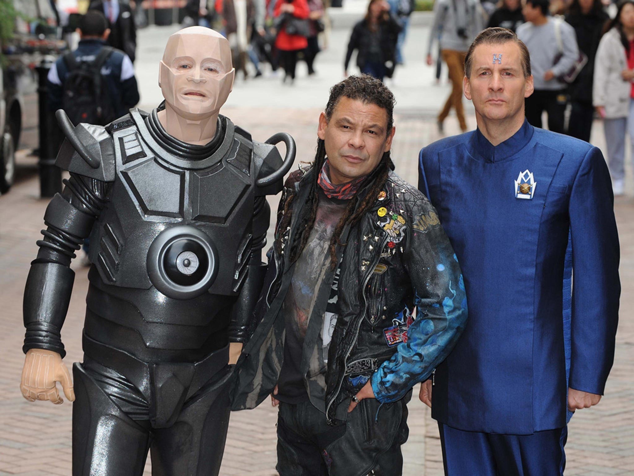 young adult, incidental people, men, front view, red dwarf, mature adult, portrait, young men, group of people, 1080P, technology, focus on foreground, HD Wallpaper