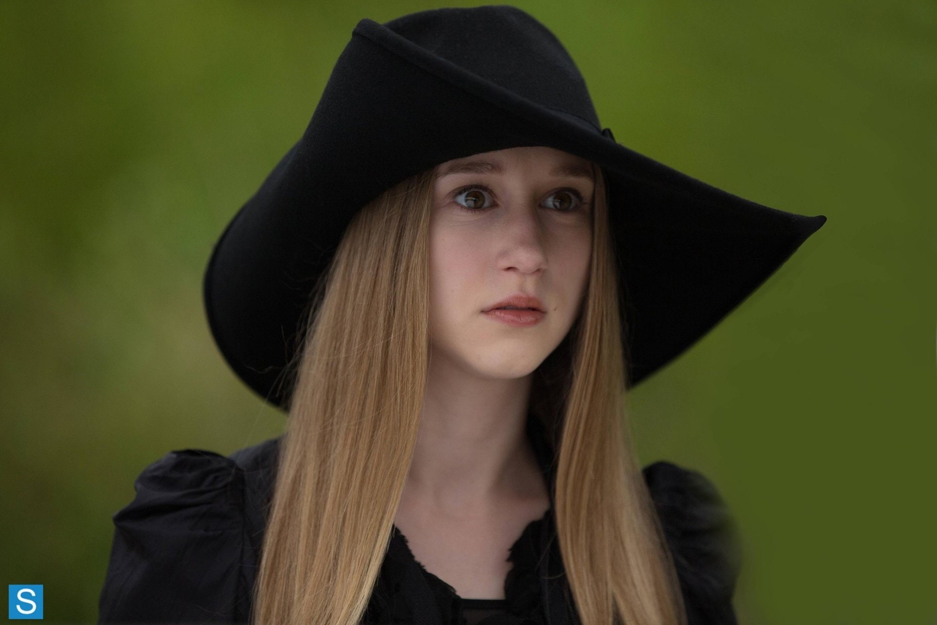 young adult, black color, beautiful woman, clothing, close-up, one person, witch, women, blond hair, long hair, hair, contemplation, hat, teenager, hairstyle, HD Wallpaper