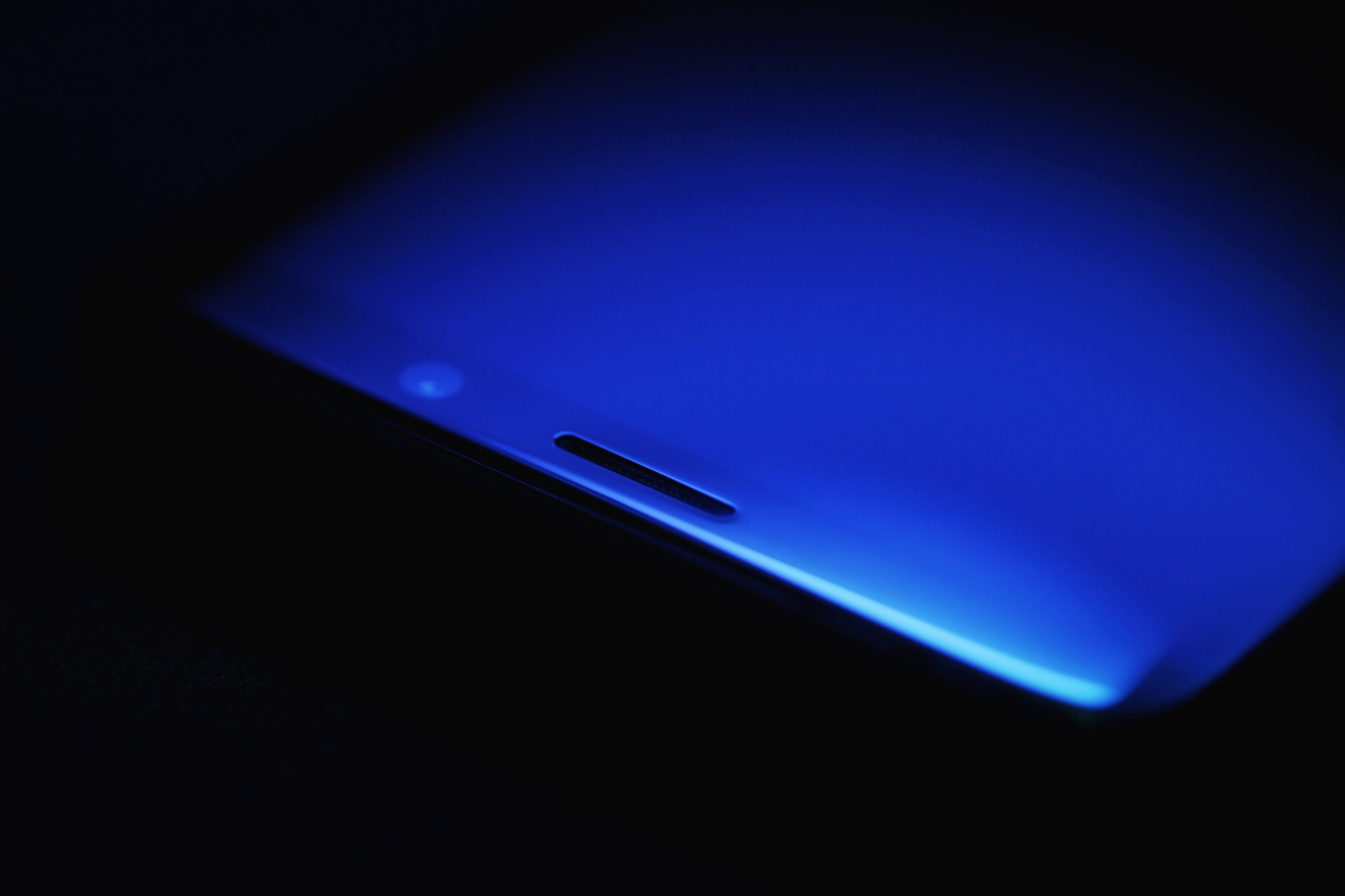 wireless technology, glass, dark, technology, 5K, product, night, control, close-up, black background, studio shot, shiny, communication, copy space, galaxy, HD Wallpaper