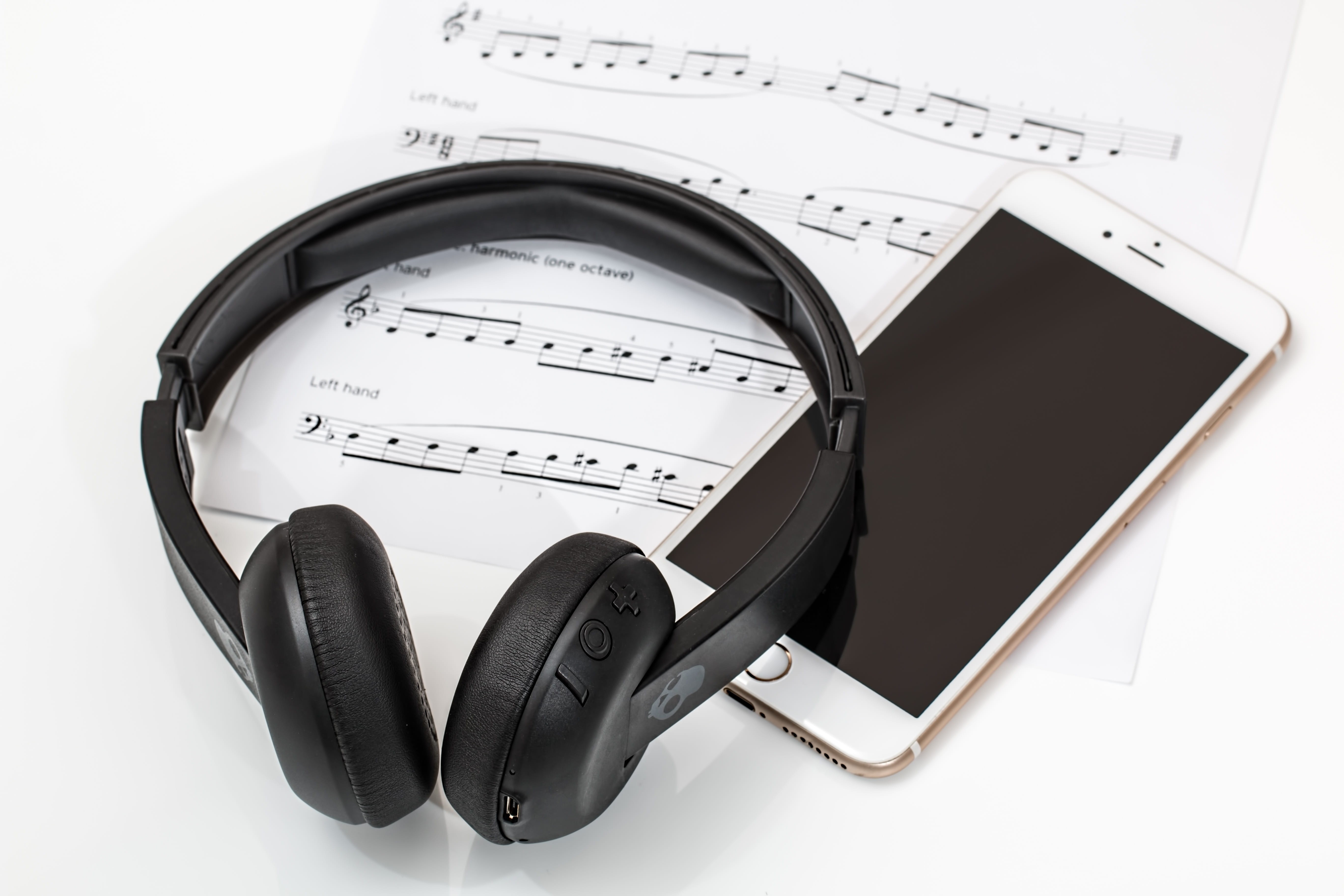 equipment, audio, phone, modern, bluetooth, digital, device, iphone, 5K, sound, smartphone, wireless, media, cut out, telecommunications equipment, entertainment, HD Wallpaper